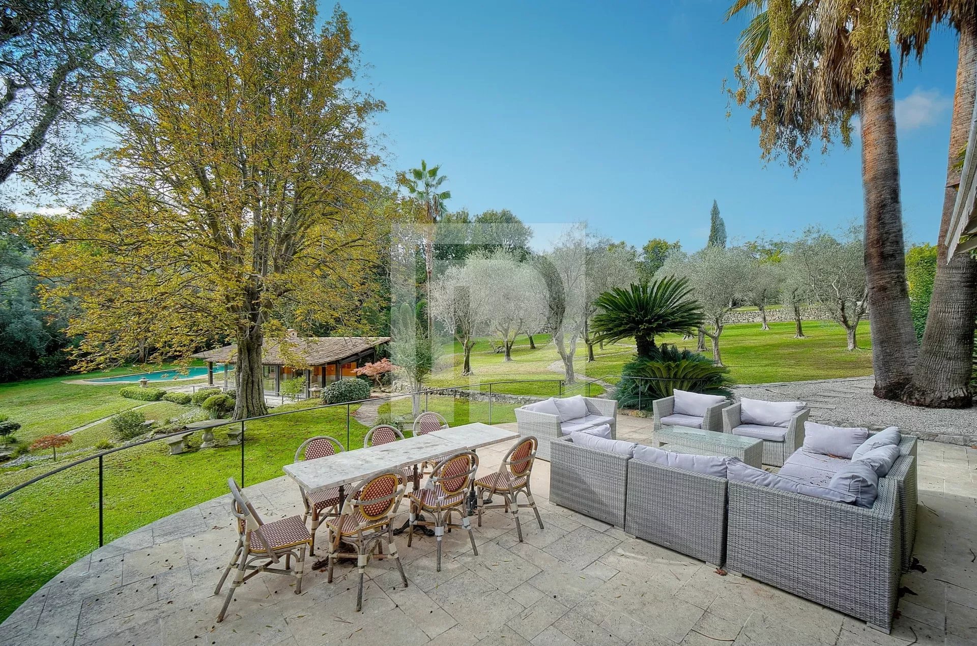Unique property with great potential at walking distance from Mougins Village
