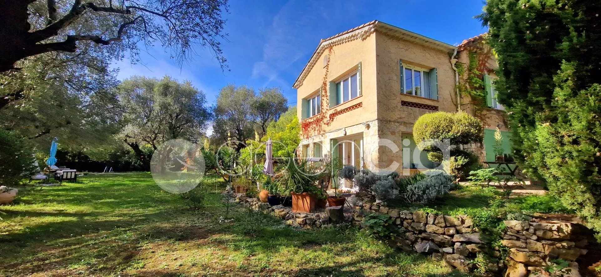 Charm and authenticity! Villa in Le Rouret, close to the village !