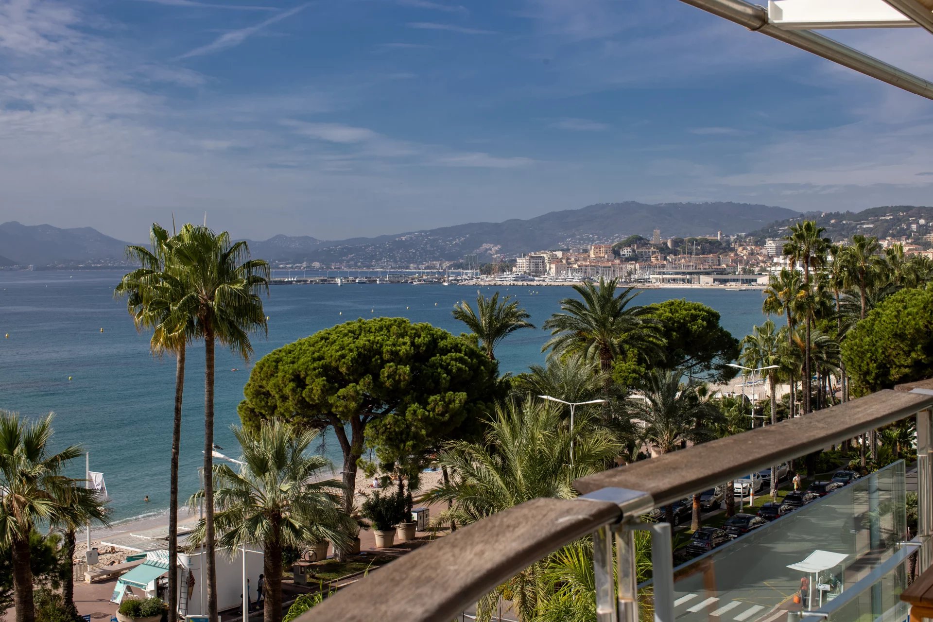 Exceptional apartment 90 m2 terrace Sea view, Bay of Cannes, cellar and parking