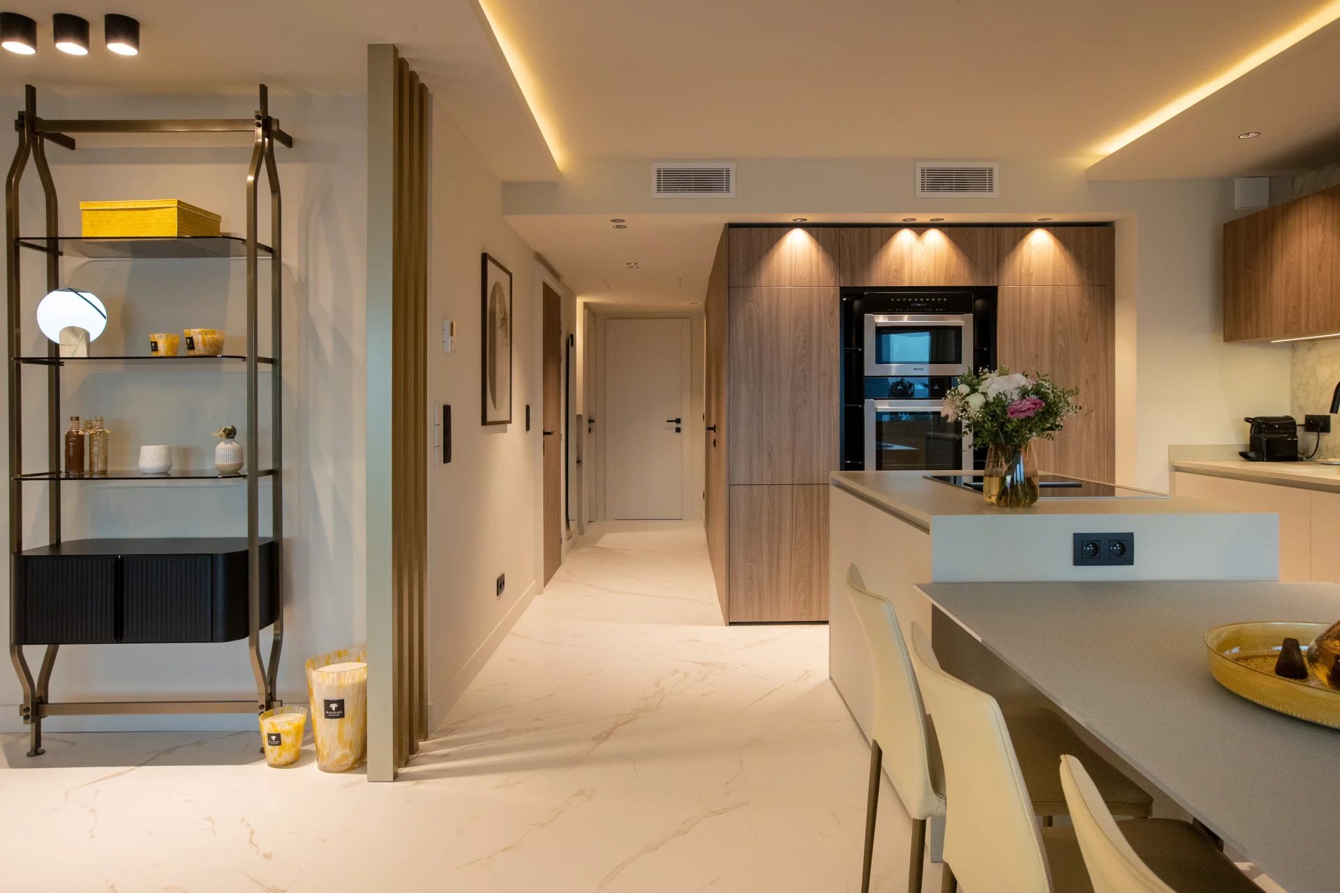 Appartement d'exception 90 m2 terrasse Vue mer , Baie de Cannes , cave et parking