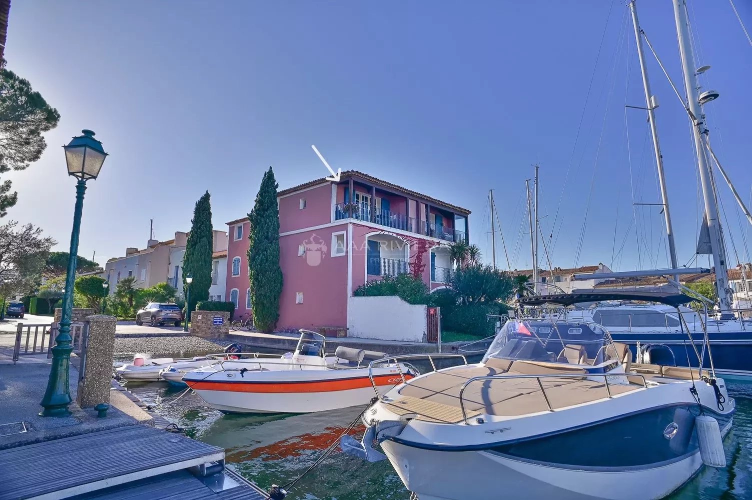PORT GRIMAUD -  Golf de Saint Tropez - Superb 1 bedroom apt with panoramic sea view, terrace, parking and (rented) mooring