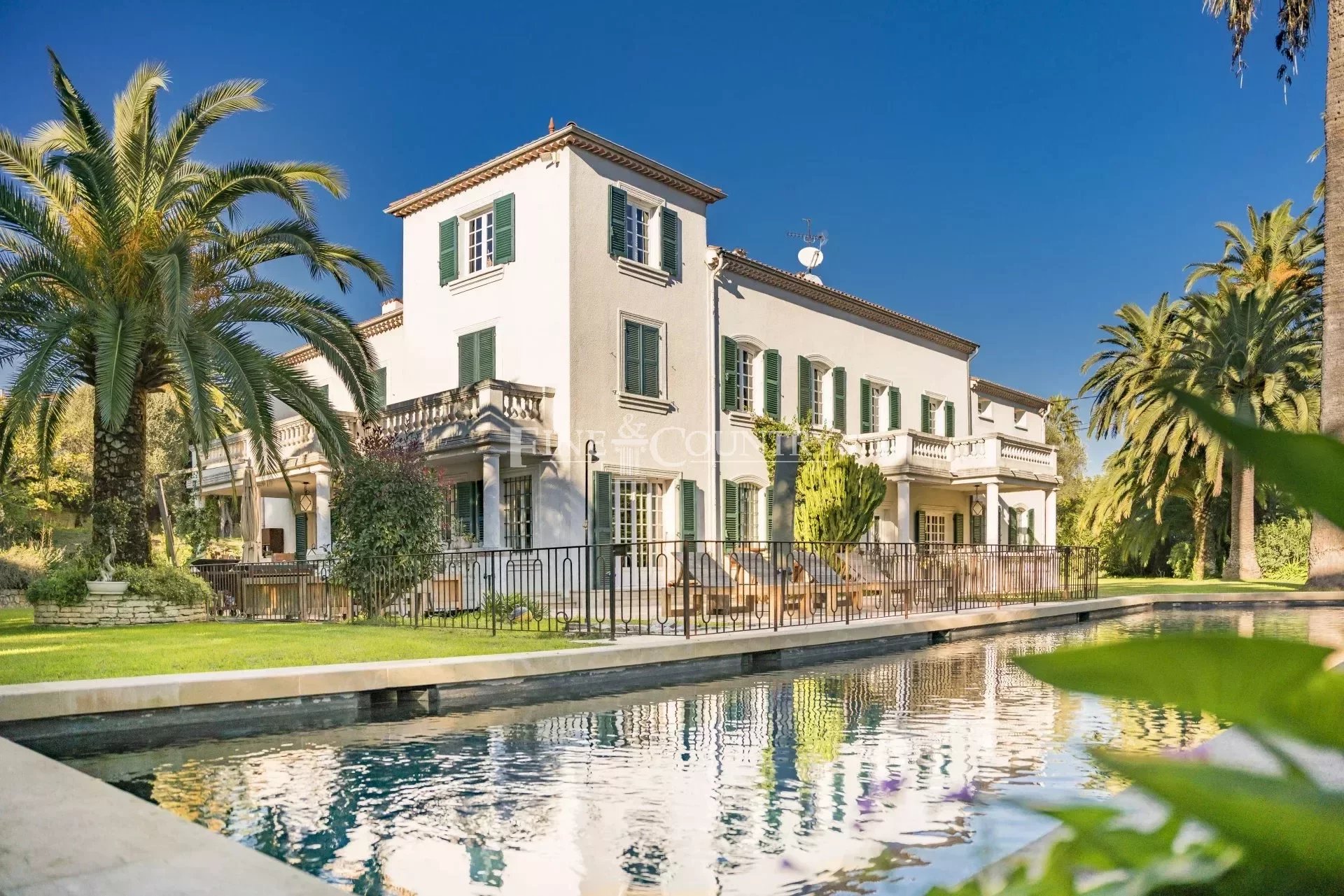 Villa for sale in Antibes Accommodation in Cannes