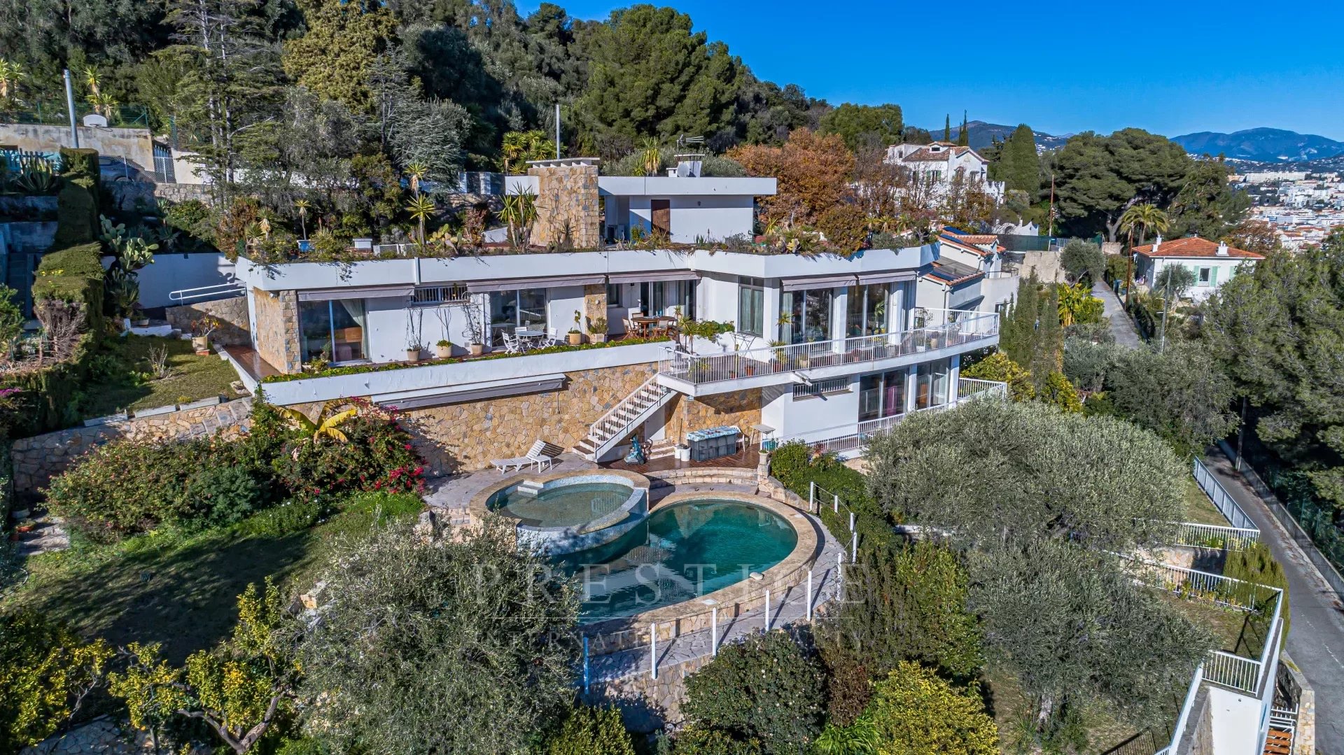 Nice , villa contemporaine vue mer panoramique, piscine & garages