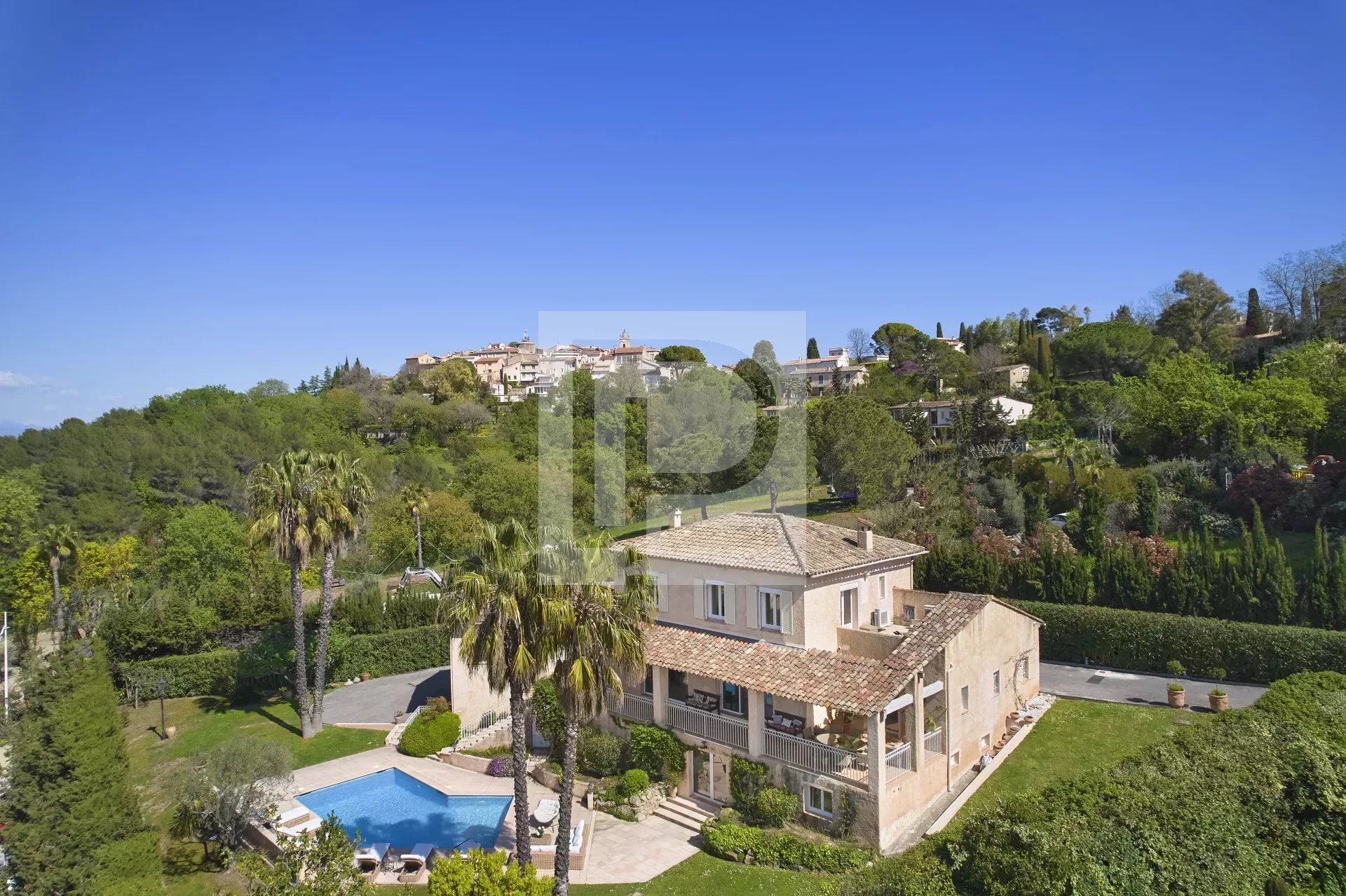 -JOINTAGENT- Very rare - Mougins Village - Charming property with panoramic views