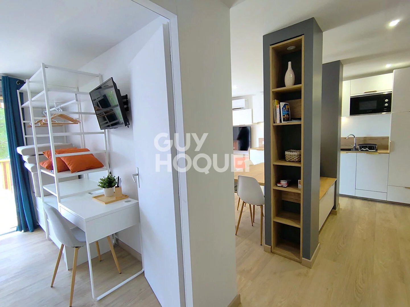 SUPERB FURNISHED 1 BEDROOM APARTMENT + BASEMENT BOX + SWIMMING POOL, CLOSE TO EVERYTHING ON FOOT (APARTMENT UNDER GLI READ THE ADVERTISING CAREFULLY THANK YOU)