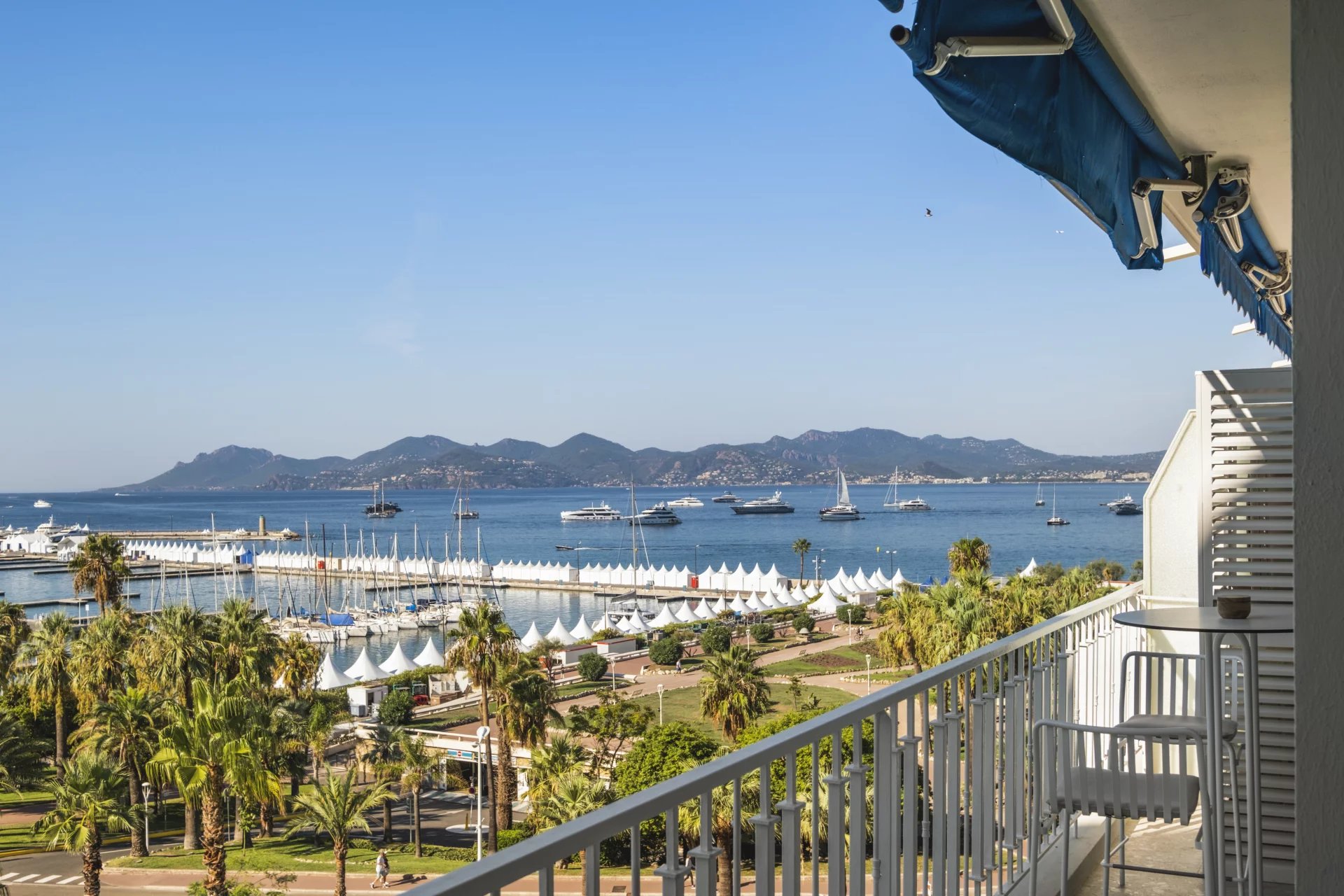 Cannes Apartment la Croisette 100m2, terrace, sea view