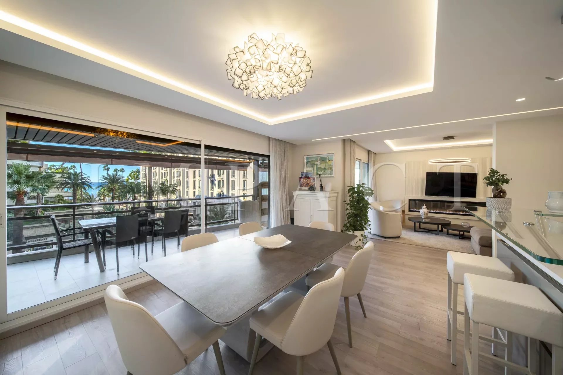 Cannes Croisette Sea view apartment for rent