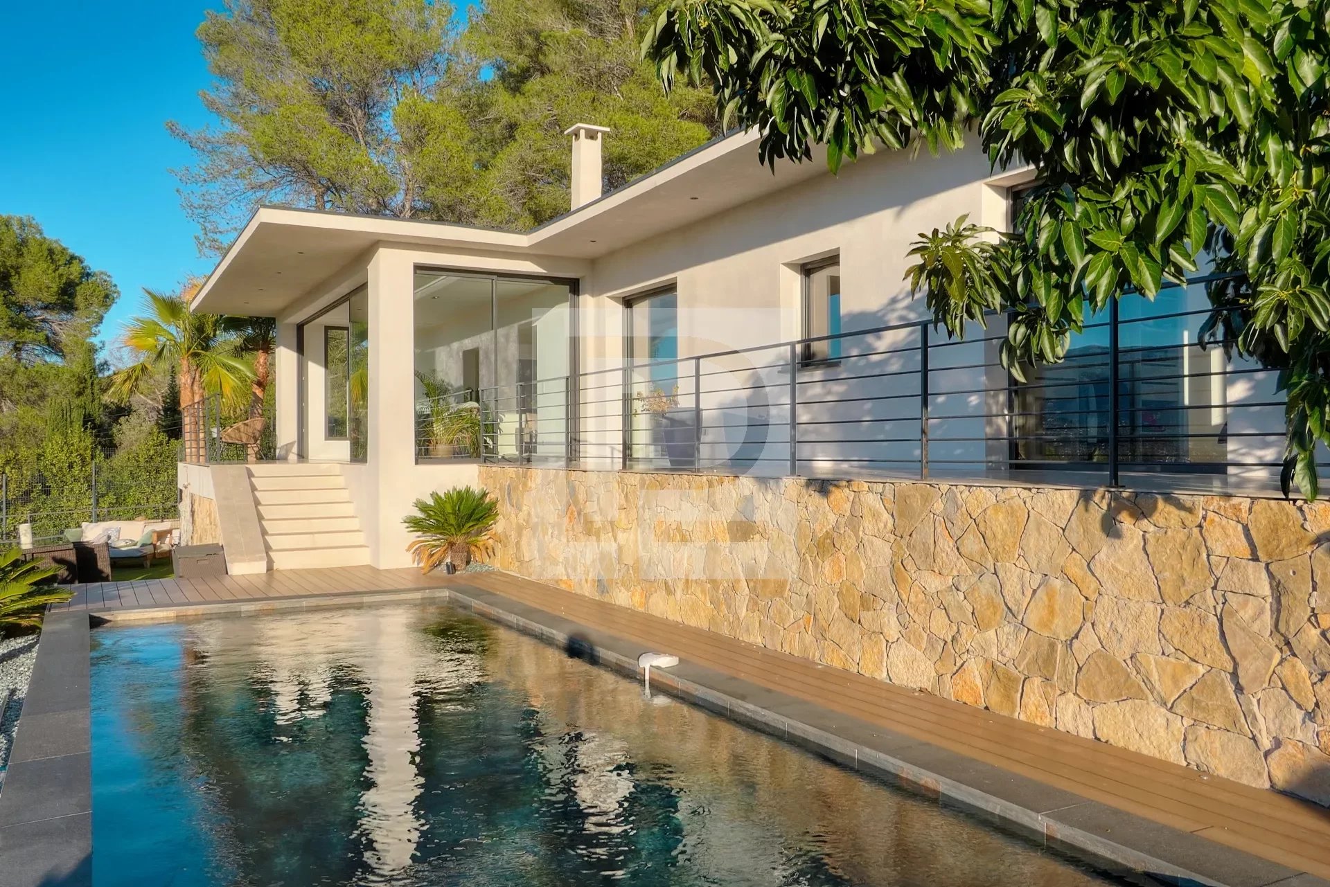Confortable villa contemporaine au calme avec vue panoramique