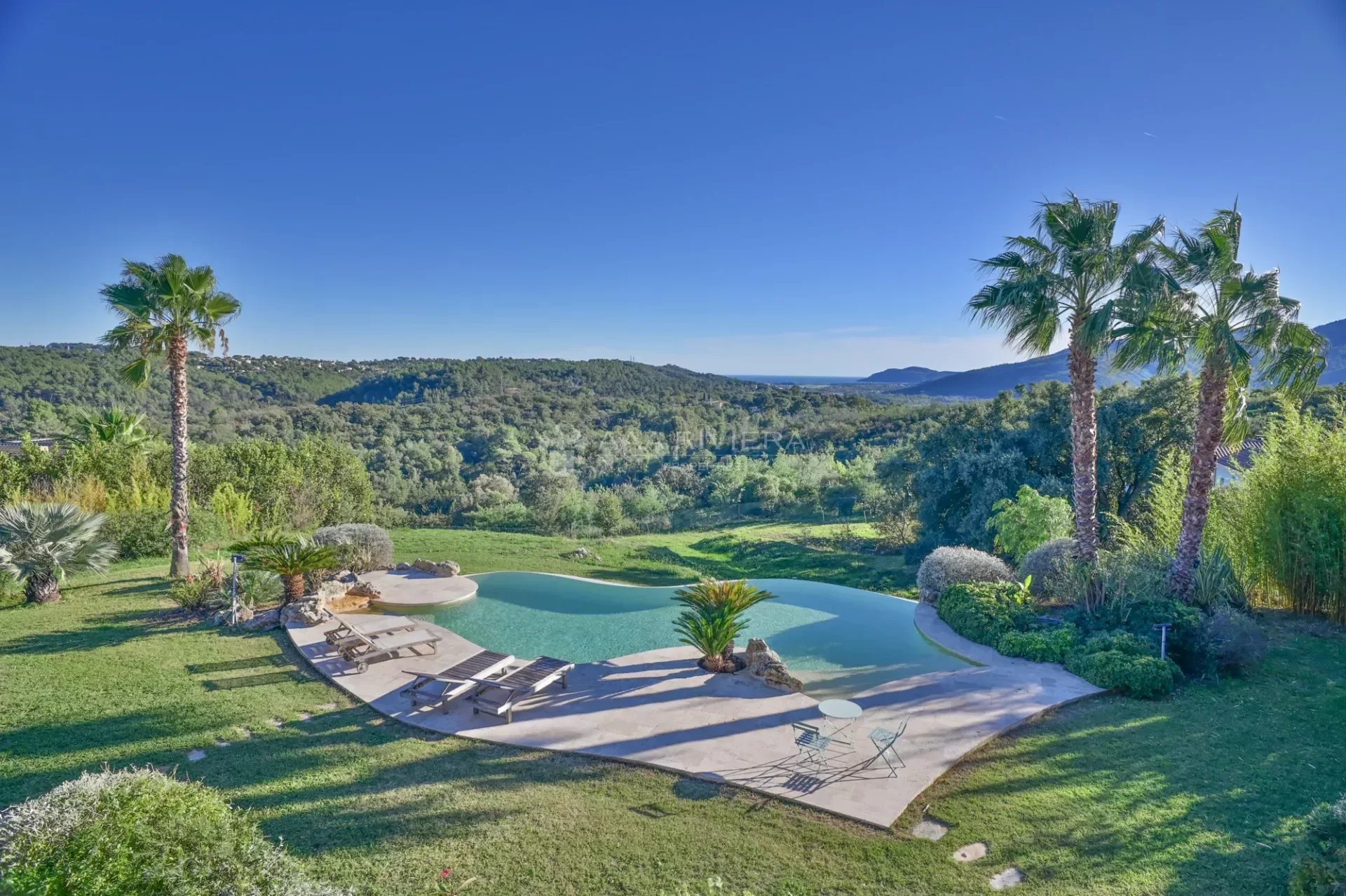 Exclusivité - Proche Cannes - Magnifique propriété avec piscine - Vue panoramique mer et collines  - Calme absolu