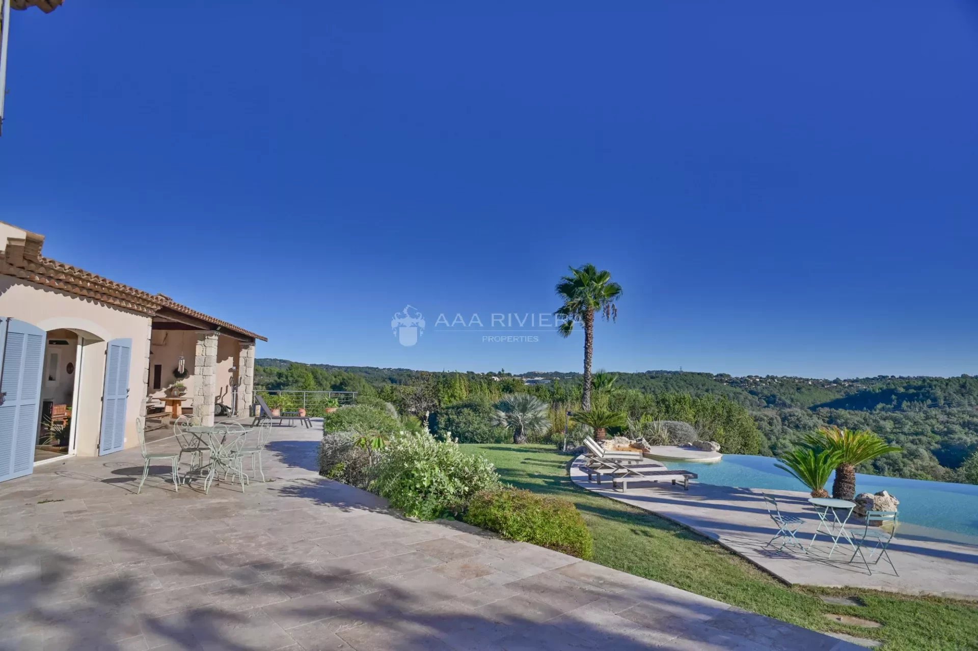 Exclusivité - Proche Cannes - Magnifique propriété avec piscine - Vue panoramique mer et collines  - Calme absolu