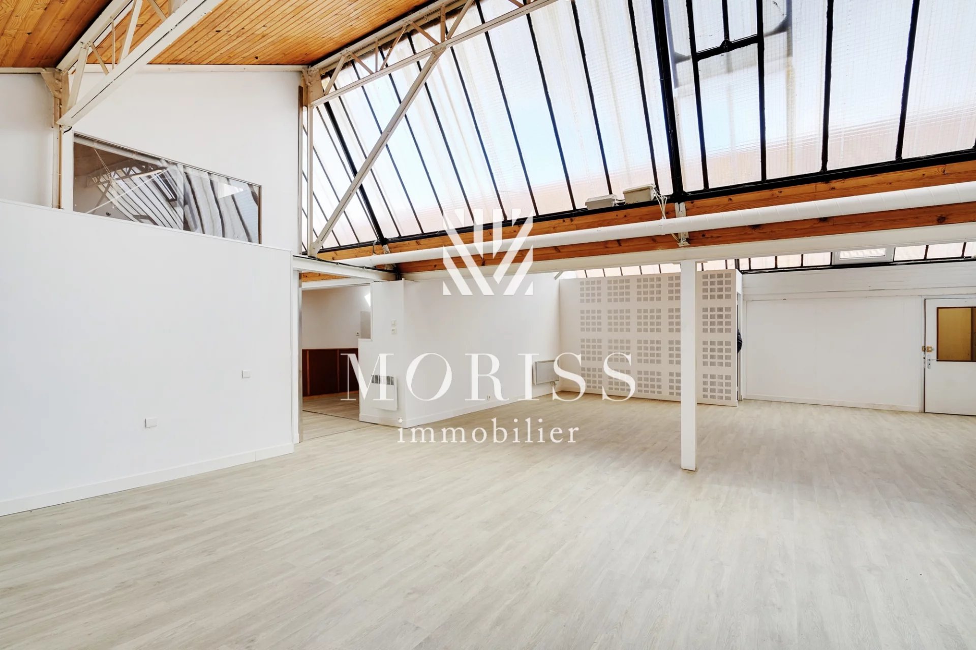 LOFT 382 m2  - MAIRIE DE MONTREUIL - EXCEPTIONNEL - Image 1