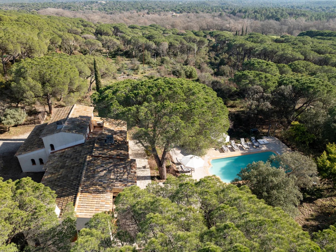 Sfeervolle villa op prachtig terrein, op een half uur van de Middellandse zee