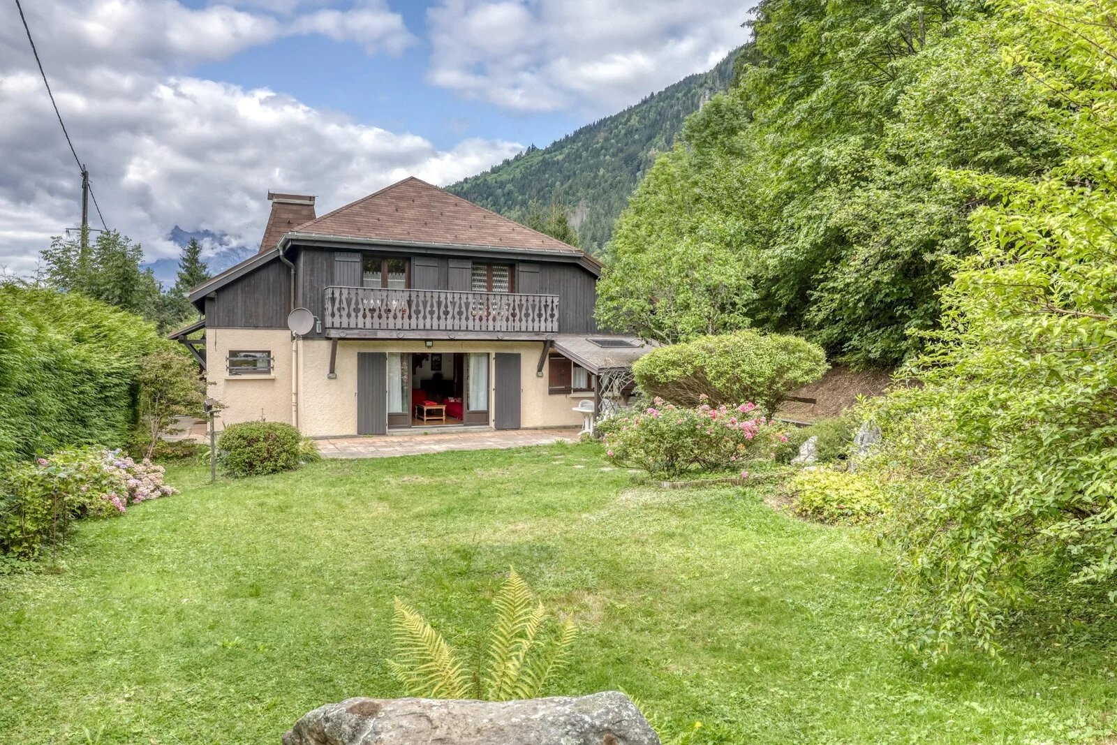 5-BEDROOM FAMILY CHALET - WITH BUILDING PLOT