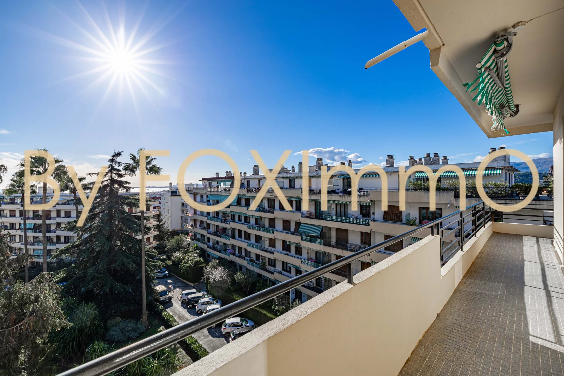 A vendre sur la Côte d'Azur, un appartement exposé SUD OUEST