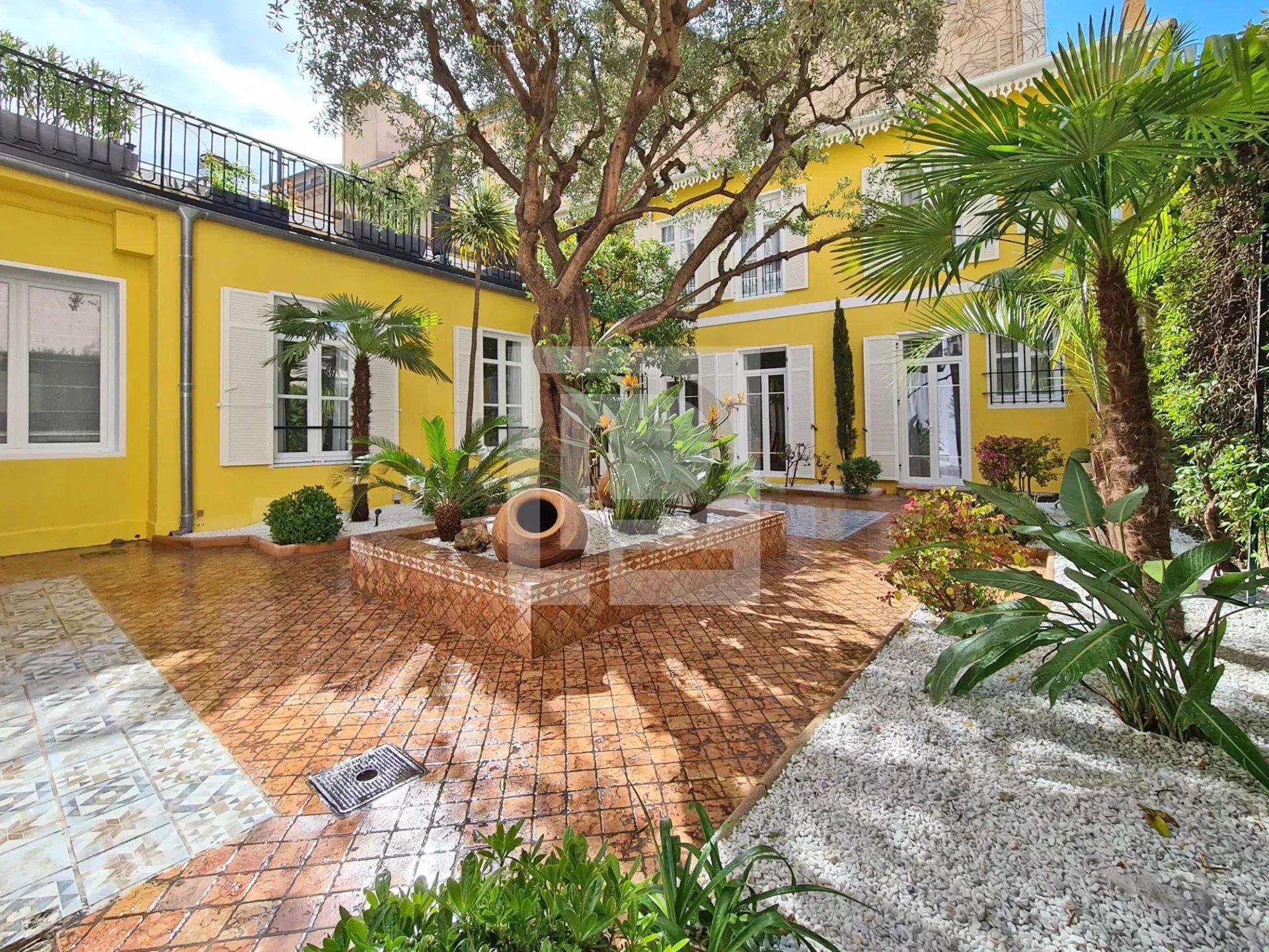 In the heart of Cannes - Magnificent town house