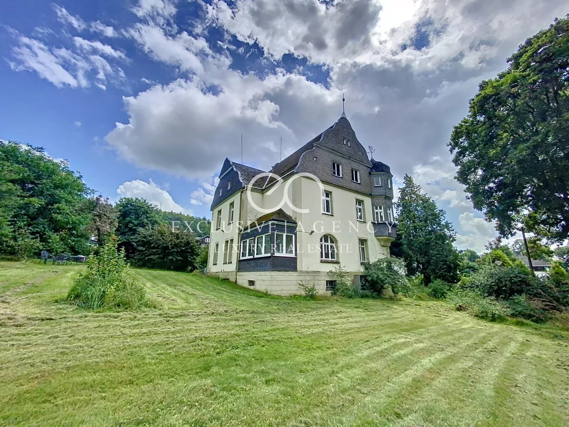 BAD FREDEBURG RESIDENCE OF 354SQM ON 3 LEVELS