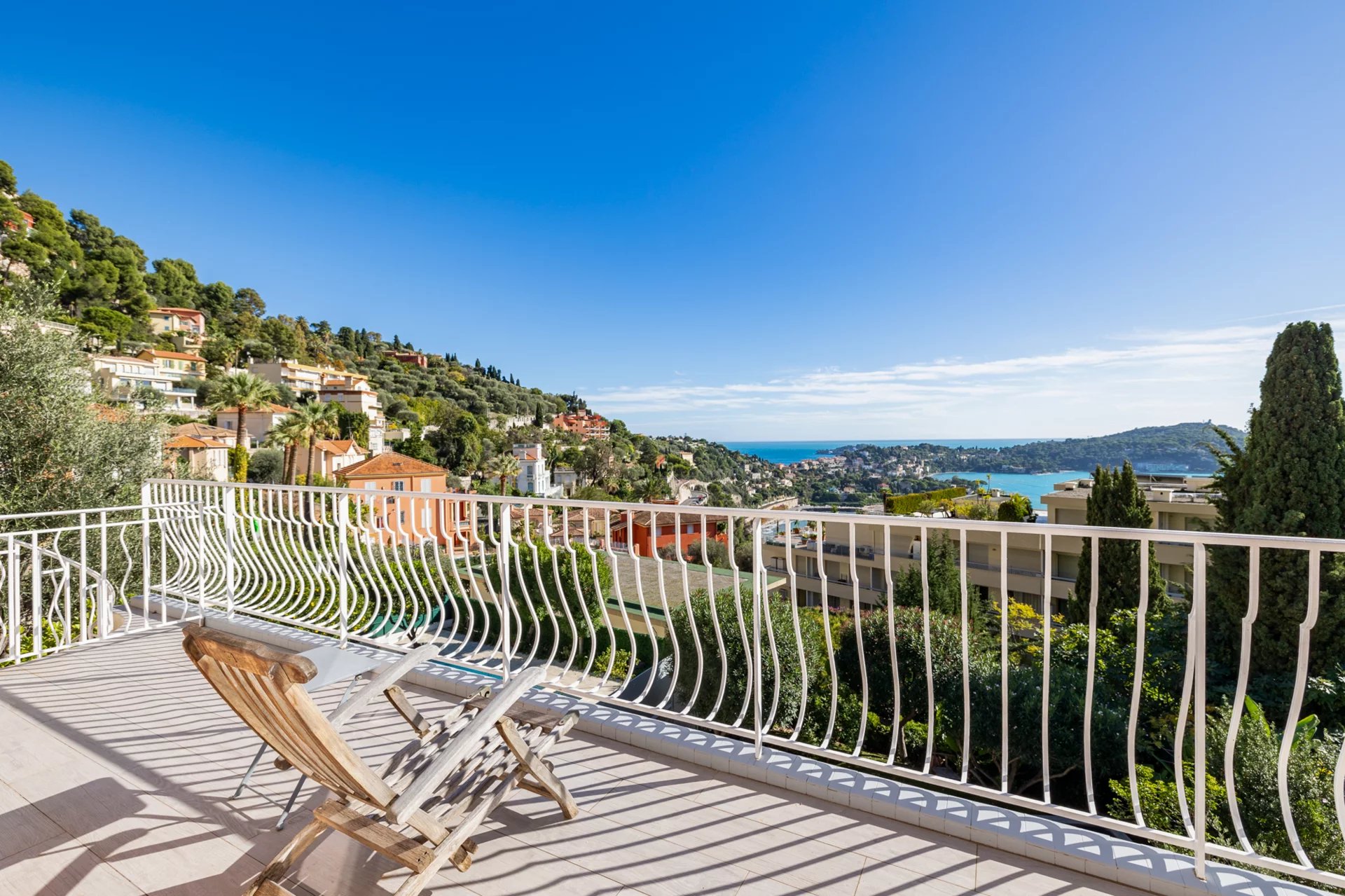 HOUSE FOR SALE IN VILLEFRANCHE SUR MER - SEA VIEW - SWIMMING POOL - QUIET - GARDEN