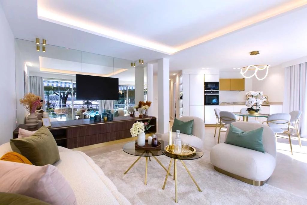 EXCEPTIONAL SEA VIEW APARTMENT ON THE CROISETTE CANNES