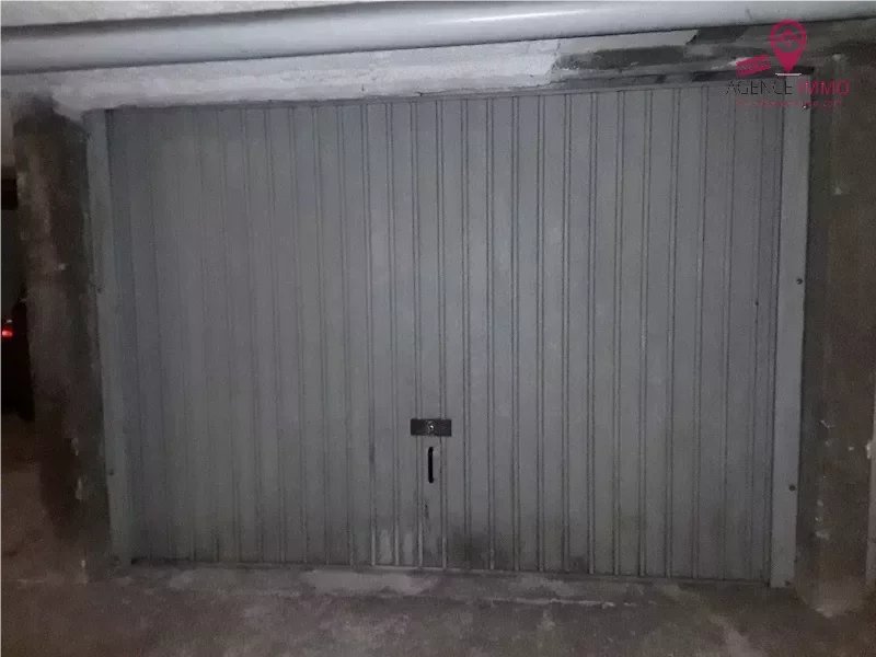 Garage fermé à louer - LYON 8ème