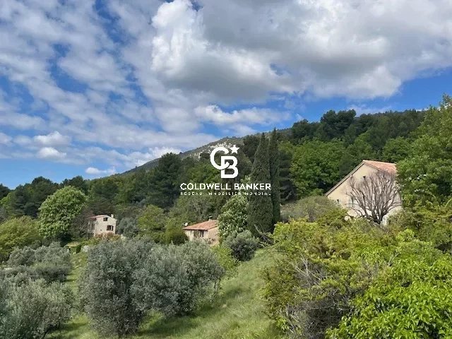 À vendre en CO-EXCLUSIVITÉ: Domaine et oliveraie de près de 7Ha à Seillans, 3 habitations, un projet immobilier d'exception avec travaux de rénovation