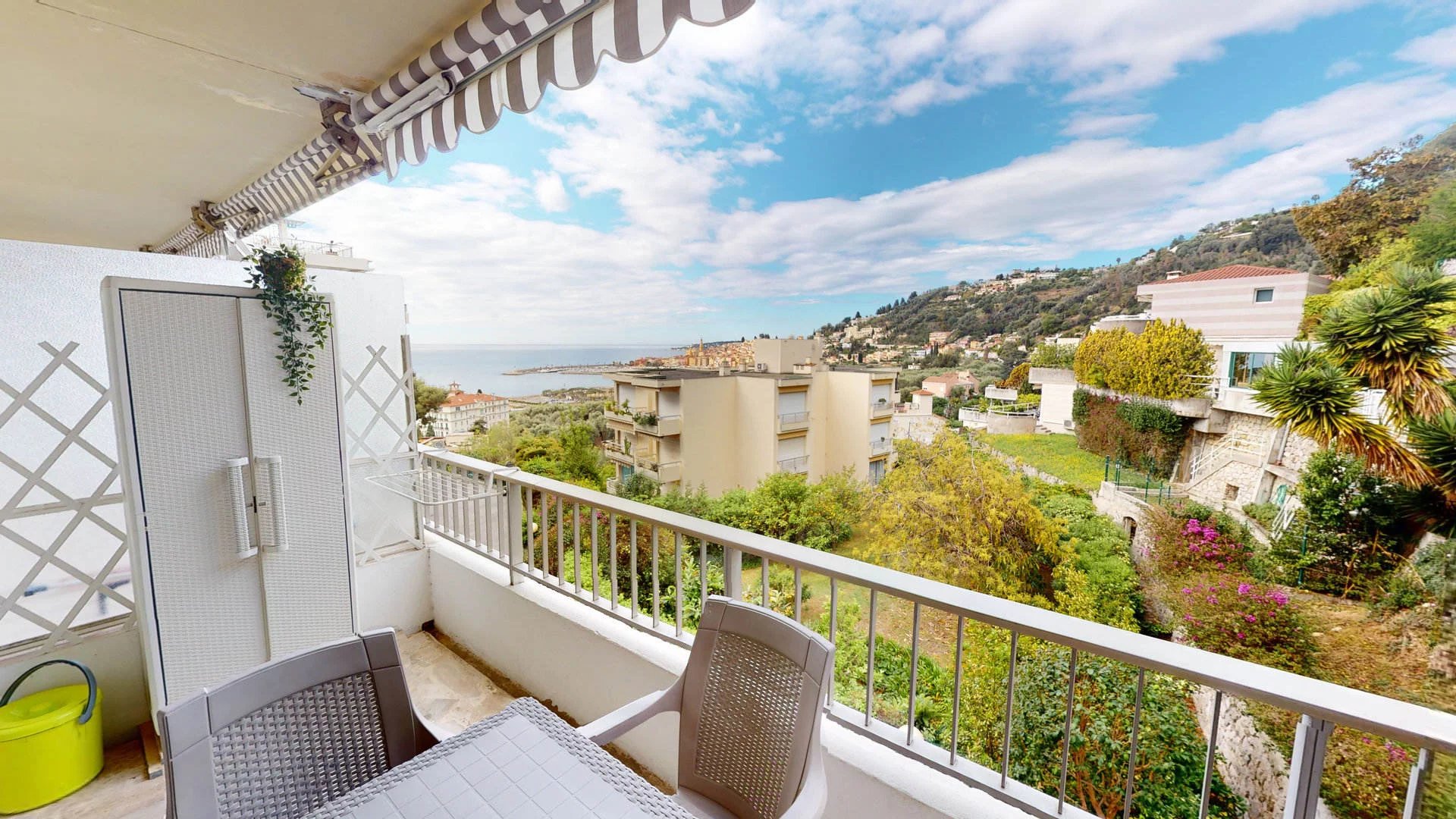 MENTON GARAVAN SPACIEUX STUDIO avec terrasse vue mer