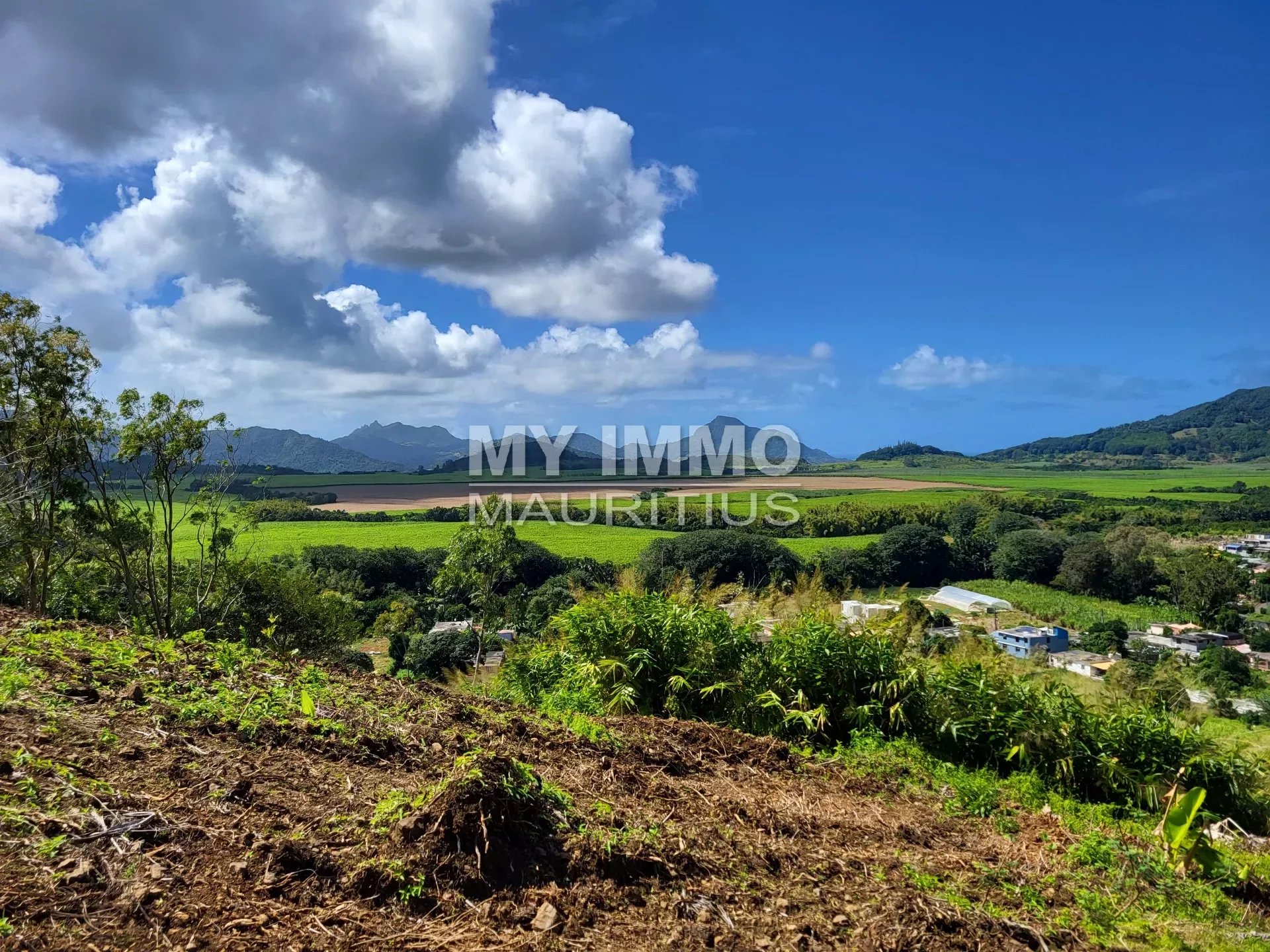 44614 m2 plot with exceptional view!