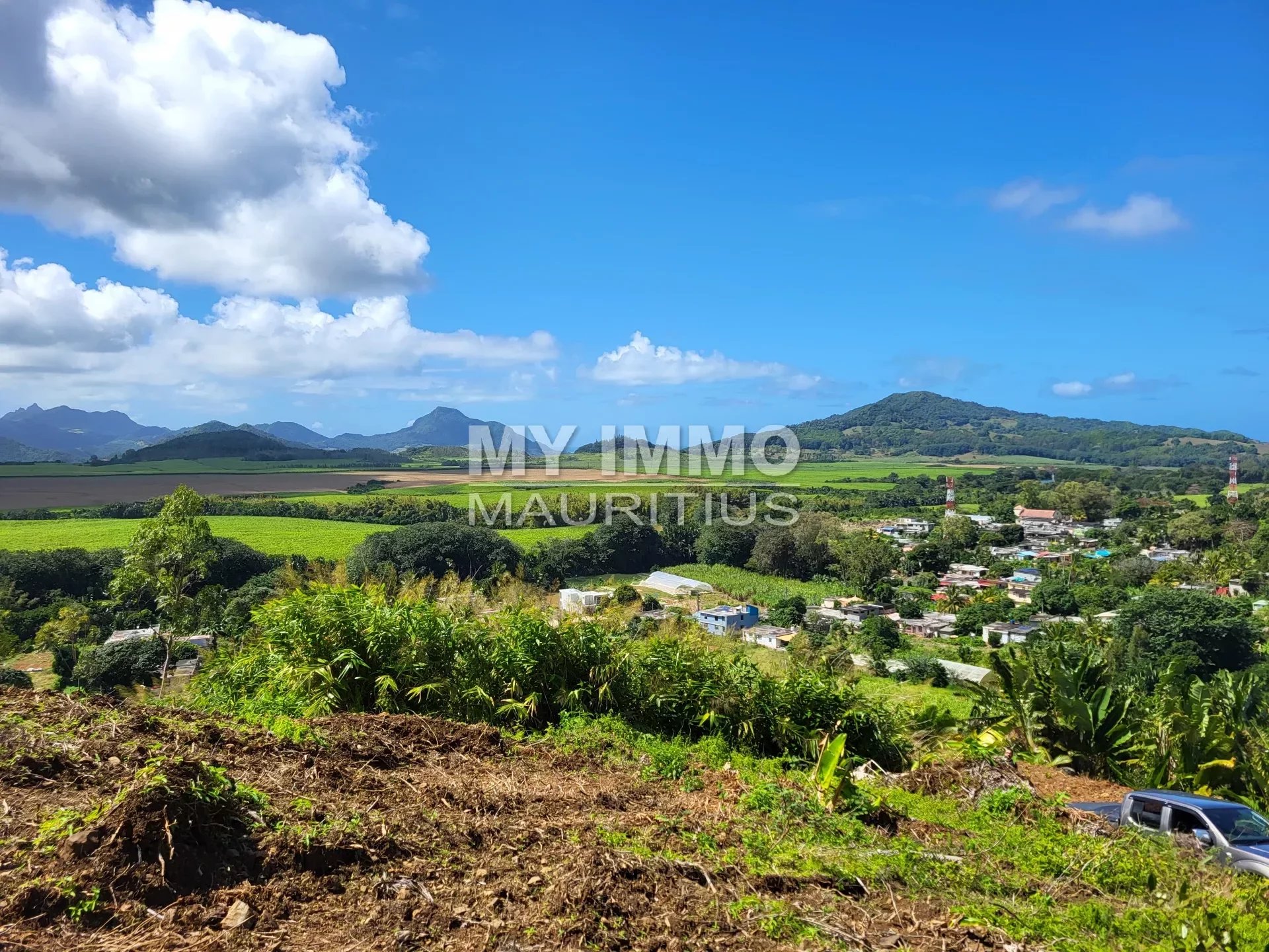 44614 m2 plot with exceptional view!