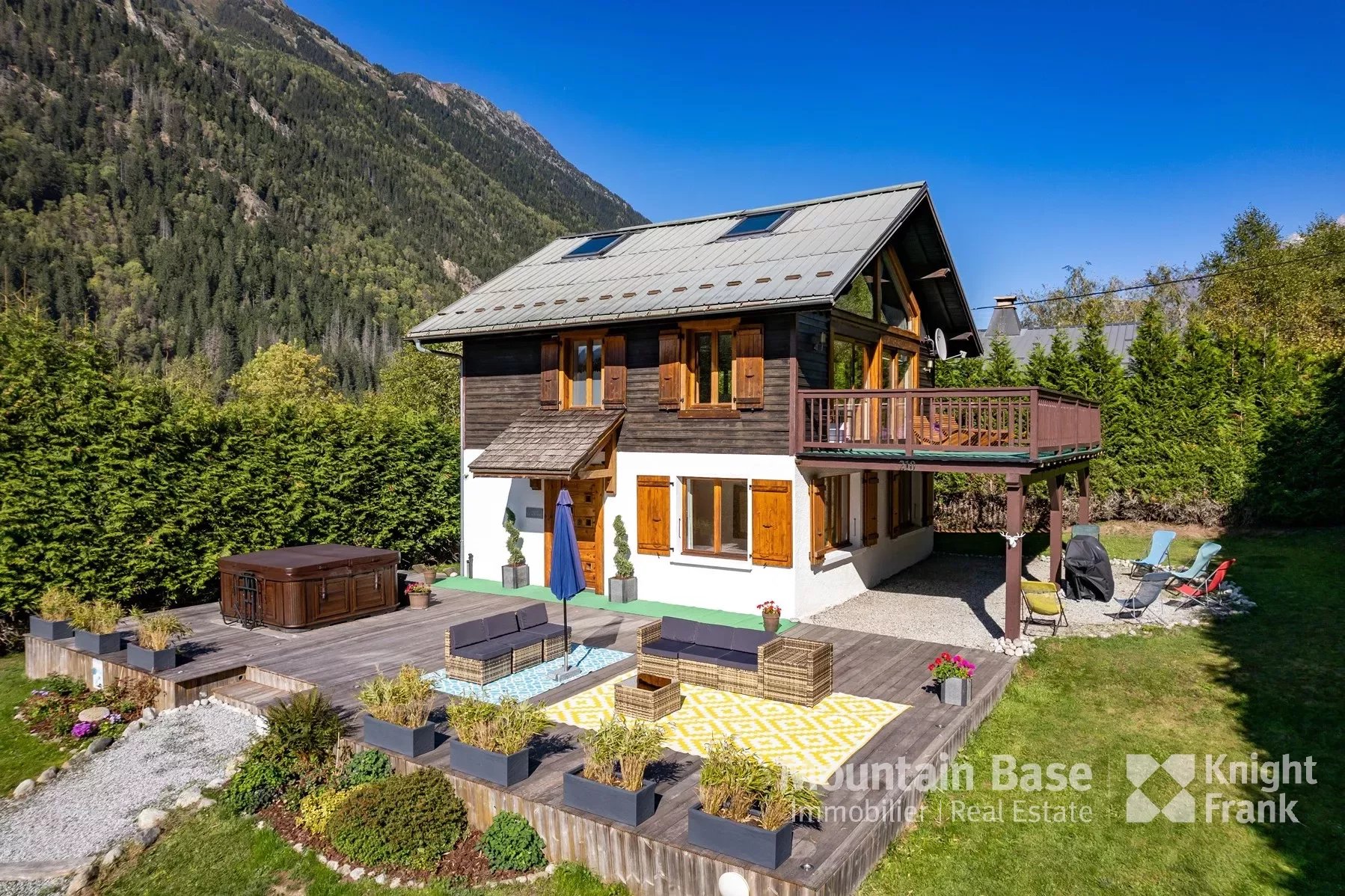 Photo of Homely 5 bedroom chalet on a large flat plot