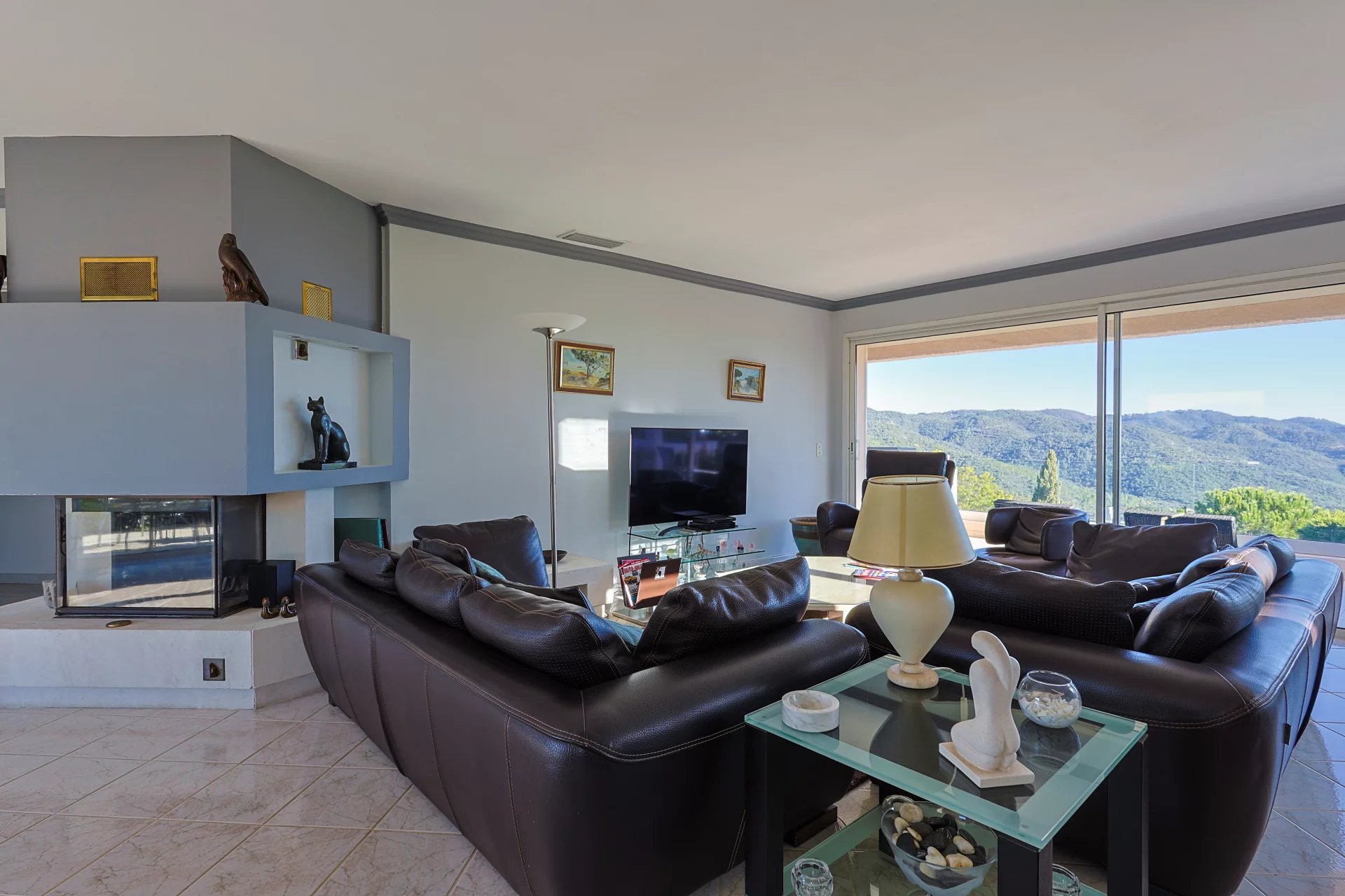 Superbe villa moderne avec vue panoramique sur la baie de Cannes