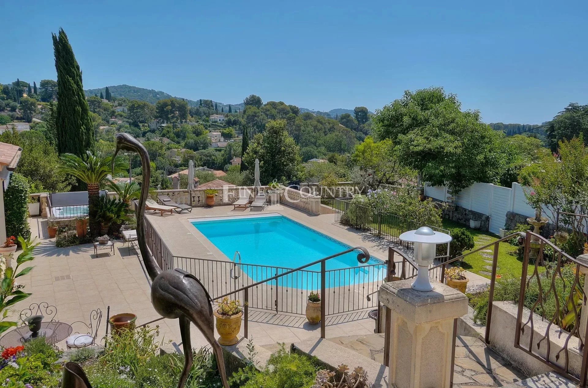 Villa for sale in Mougins with panoramic view