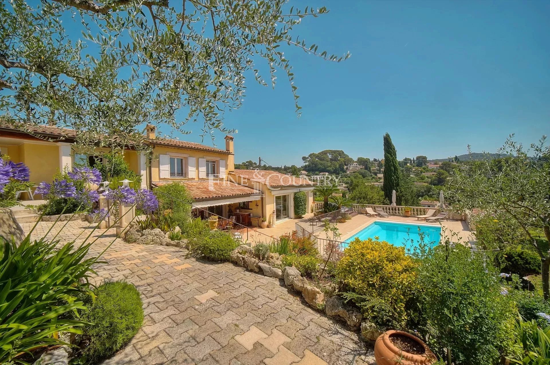 Villa for sale in Mougins with panoramic view