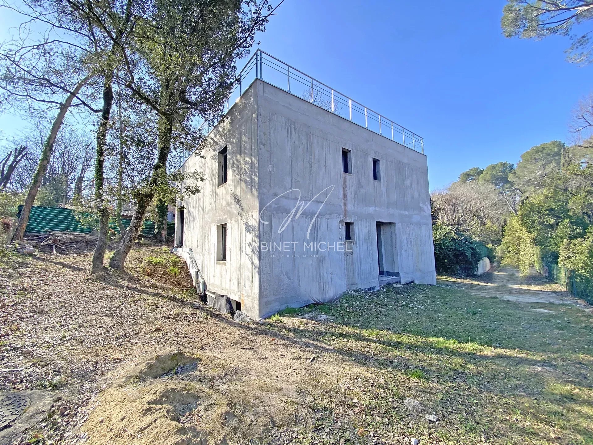 VALBONNE - Rare contemporary villa out of water out of air