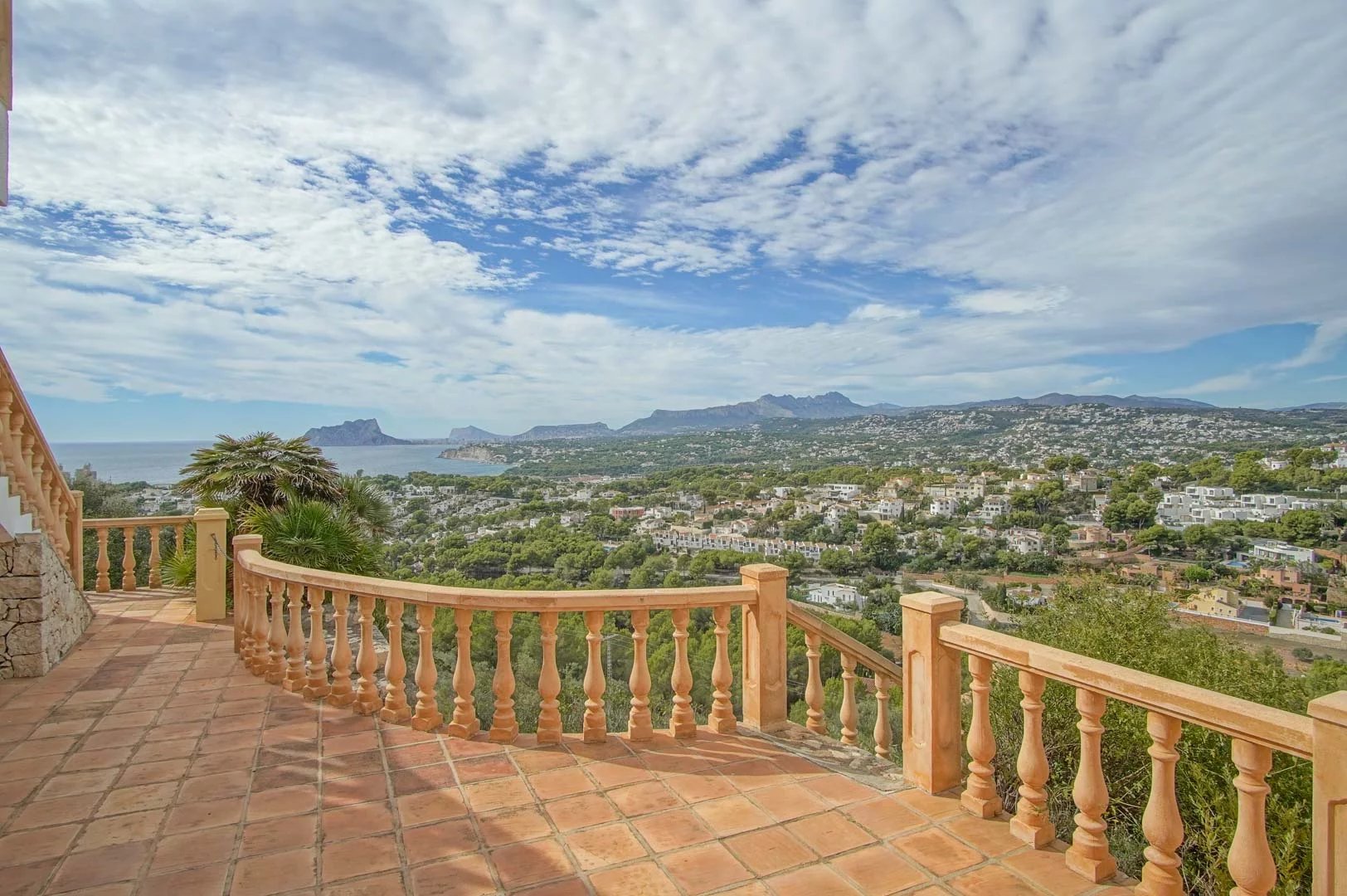 Grande villa avec vue panoramique sur la mer à Moraira
