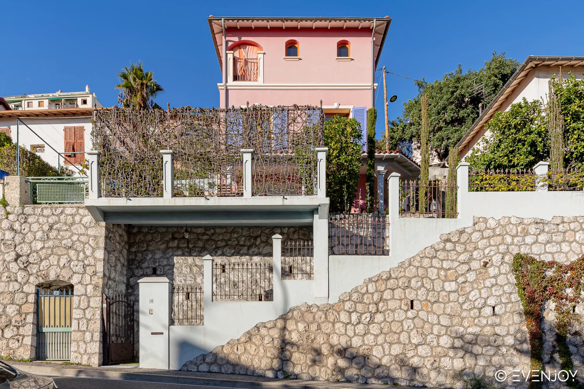 Cimiez  jolie villa avec terrain paysagé, double garage