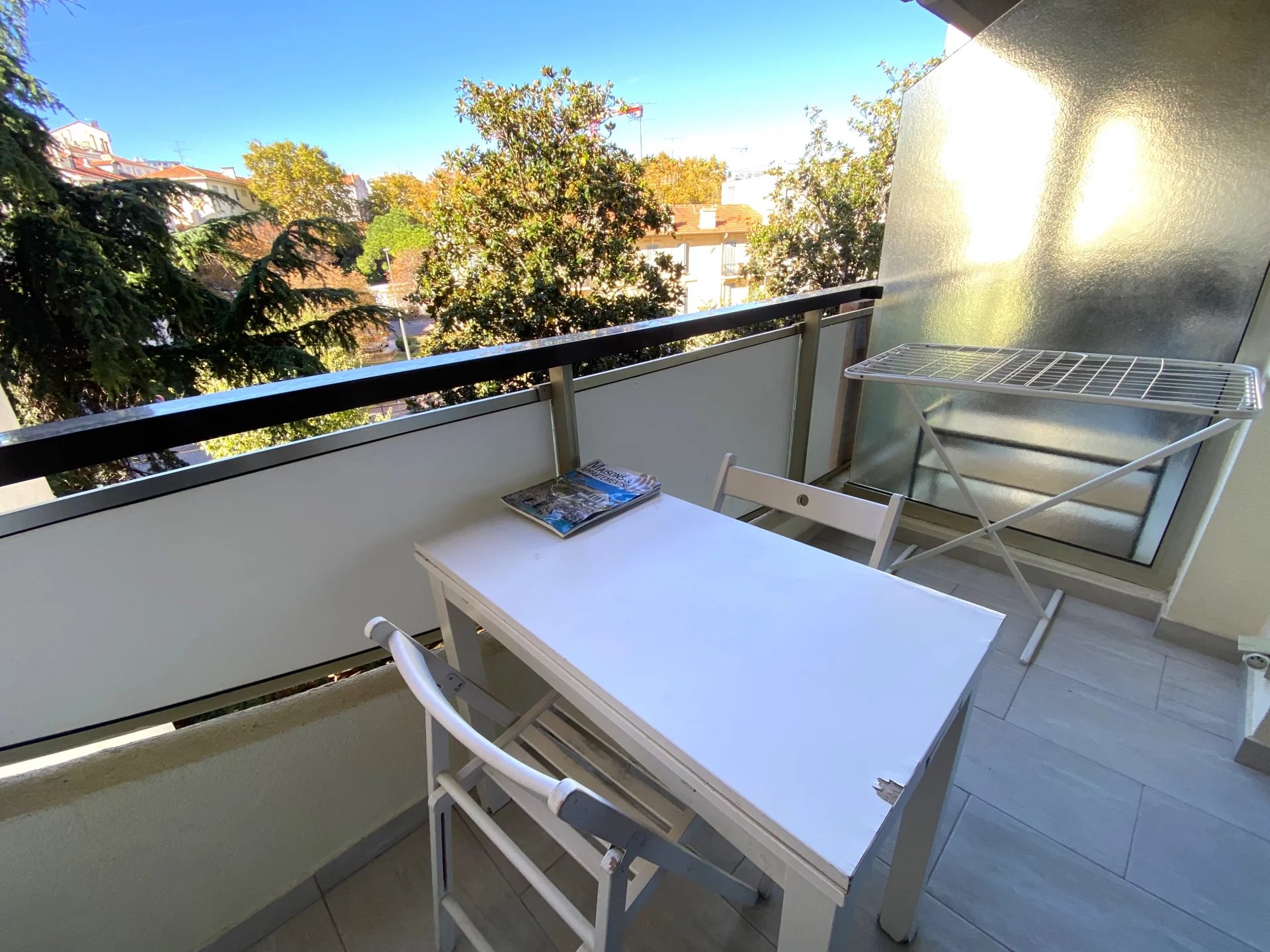 CANNES SALE STUDIO WITH TERRACE AND CELLAR NEAR CENTRE 