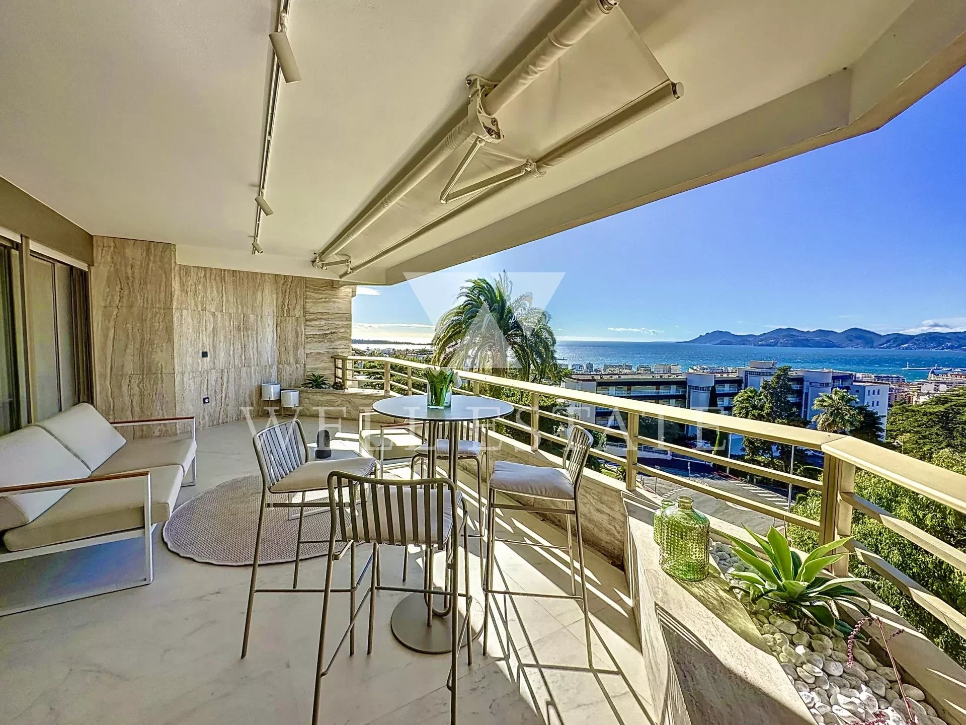 CANNES BASSE CALIFORNIE 3-BEDROOM APARTMENT ON UPPER FLOOR WITH SEA VIEW
