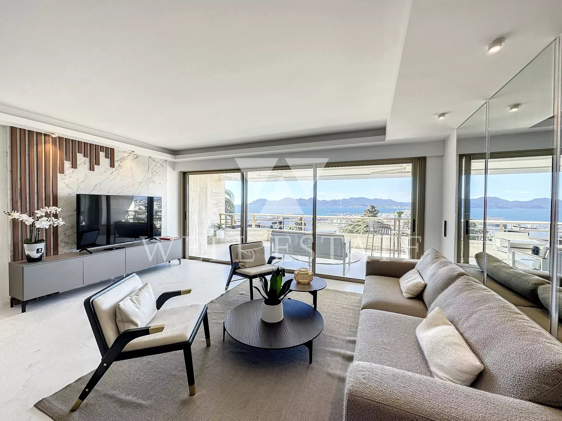 CANNES BASSE CALIFORNIE 3-BEDROOM APARTMENT ON UPPER FLOOR WITH SEA VIEW