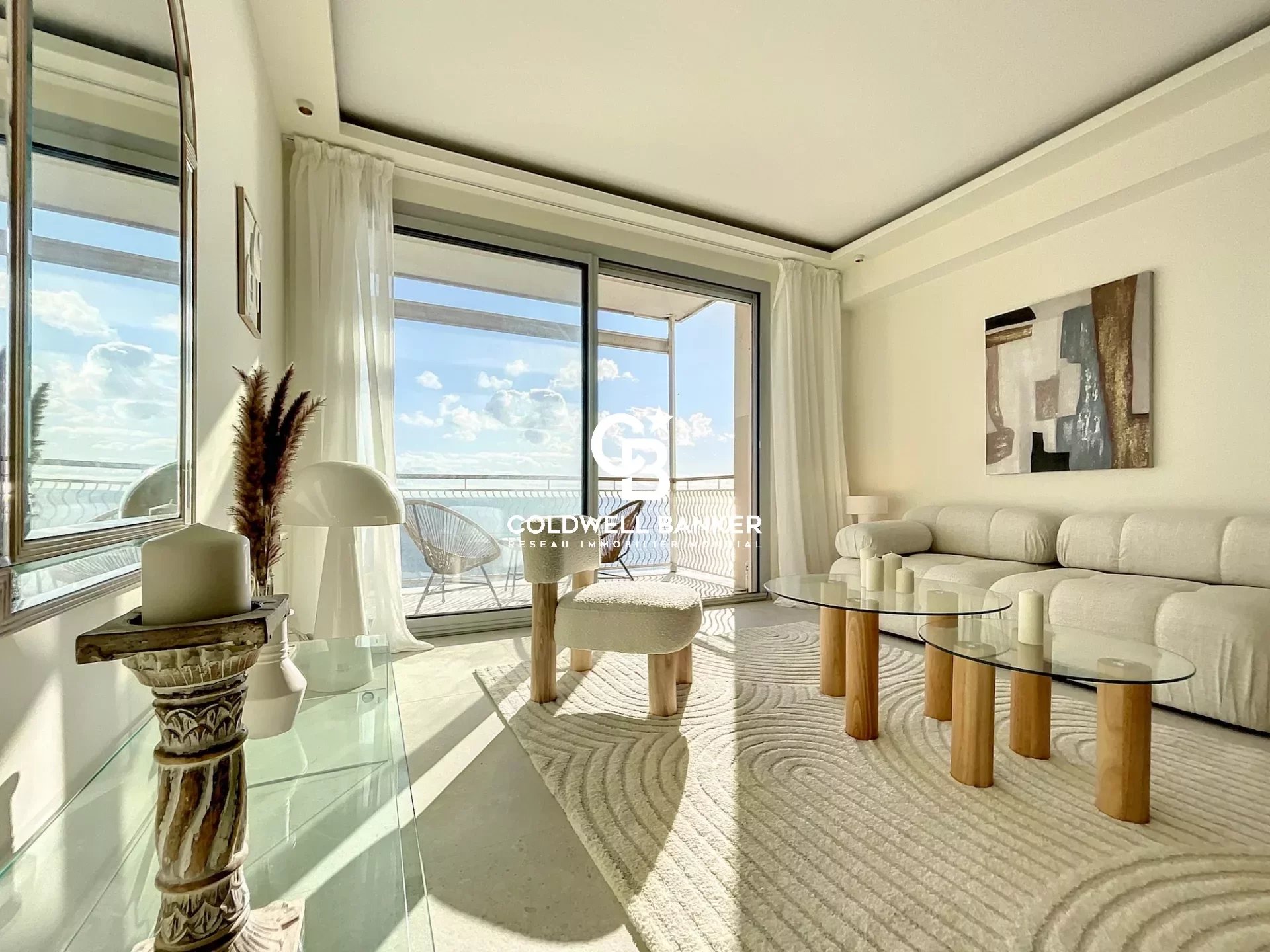 NICE - PROMENADE DES ANGLAIS - Appartement Rénové de Luxe vue mer et ville - 3 pièces - 87 m2 - 849 000 Euros -