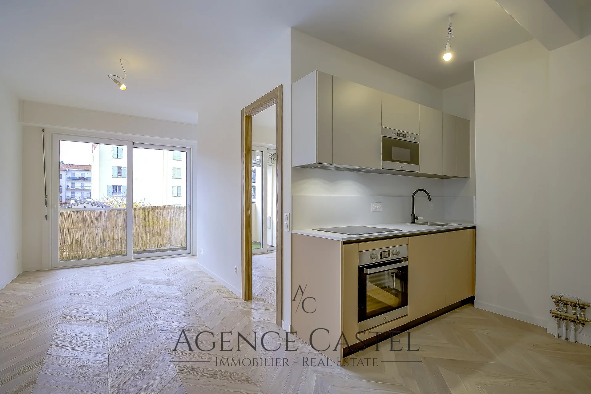 NICE RIQUIER - 2 BEDROOM APARTMENT WITH LIFT AND TERRACE