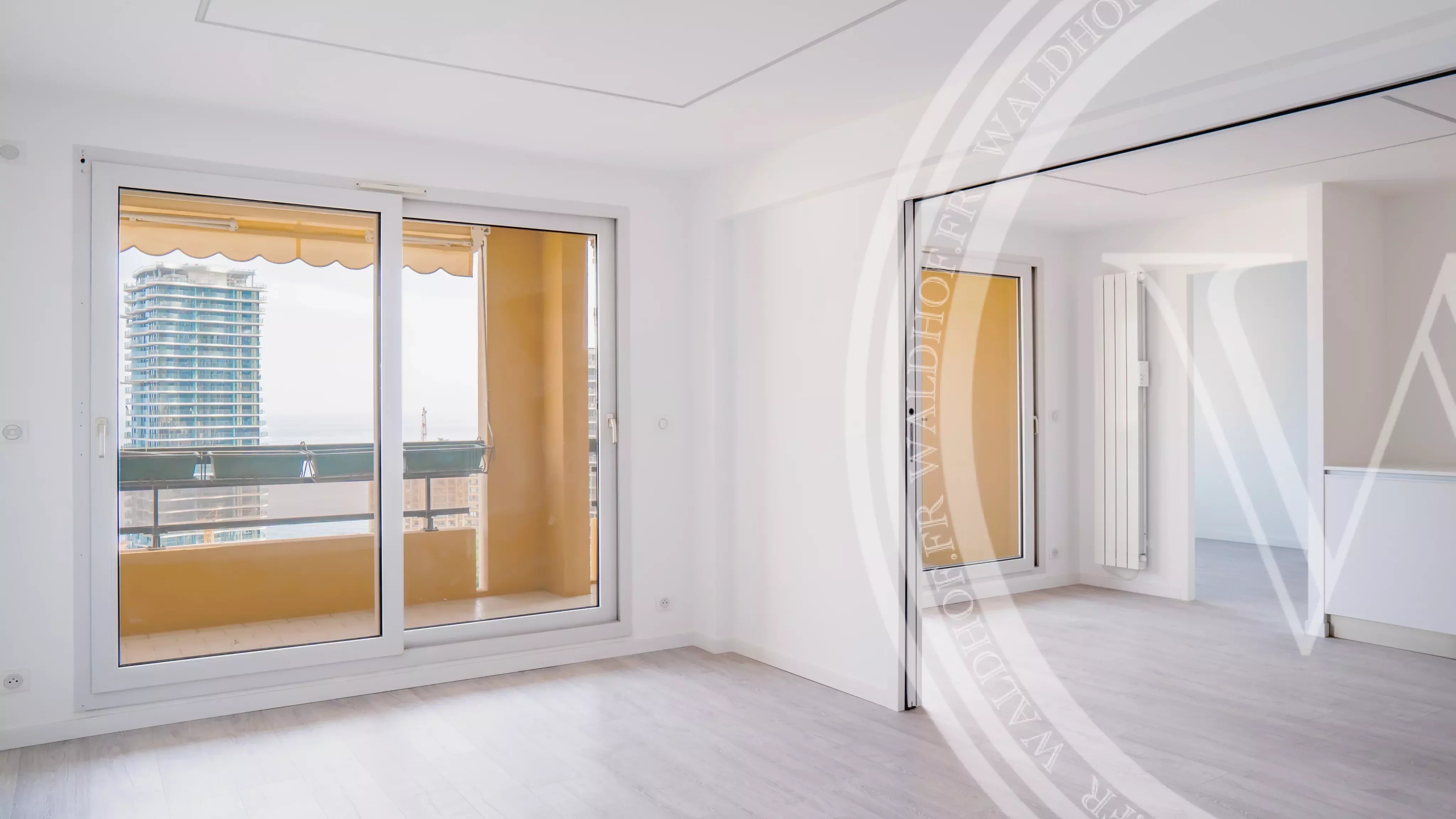 Newly renovated 3-bedroom flat with sea view close to Monaco
