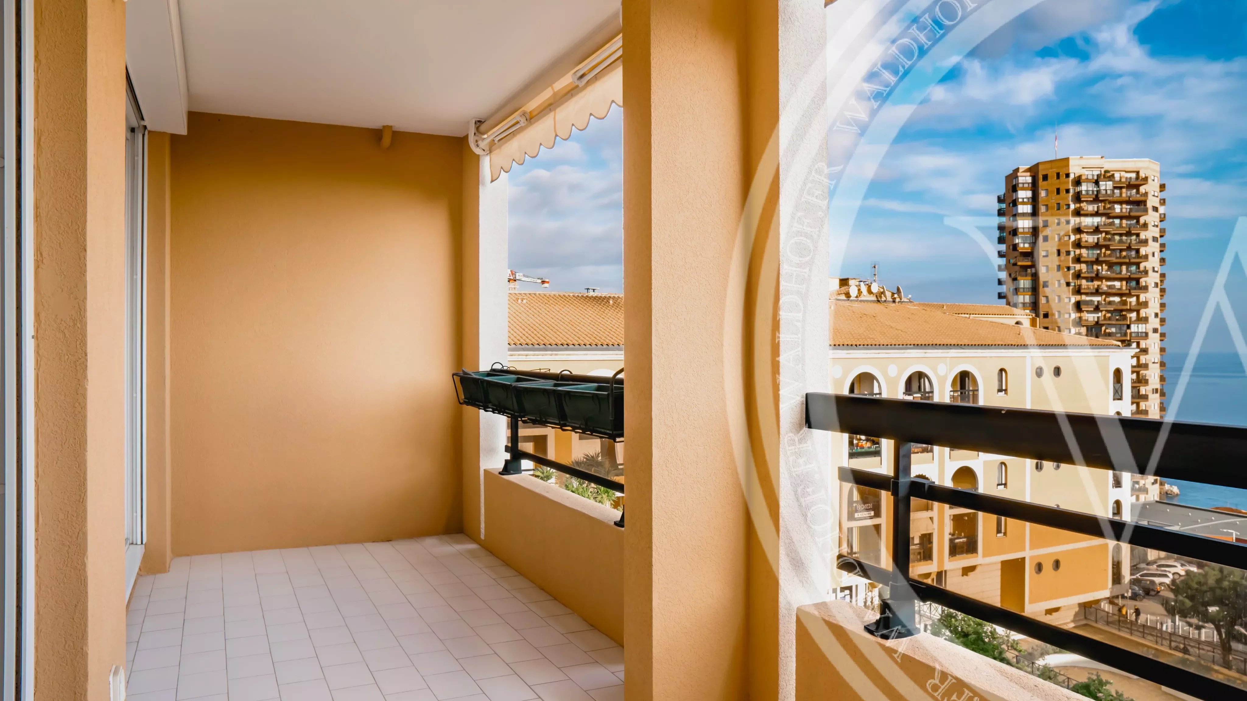 Appartement de 3 chambres récemment rénové avec vue sur la mer près de Monaco