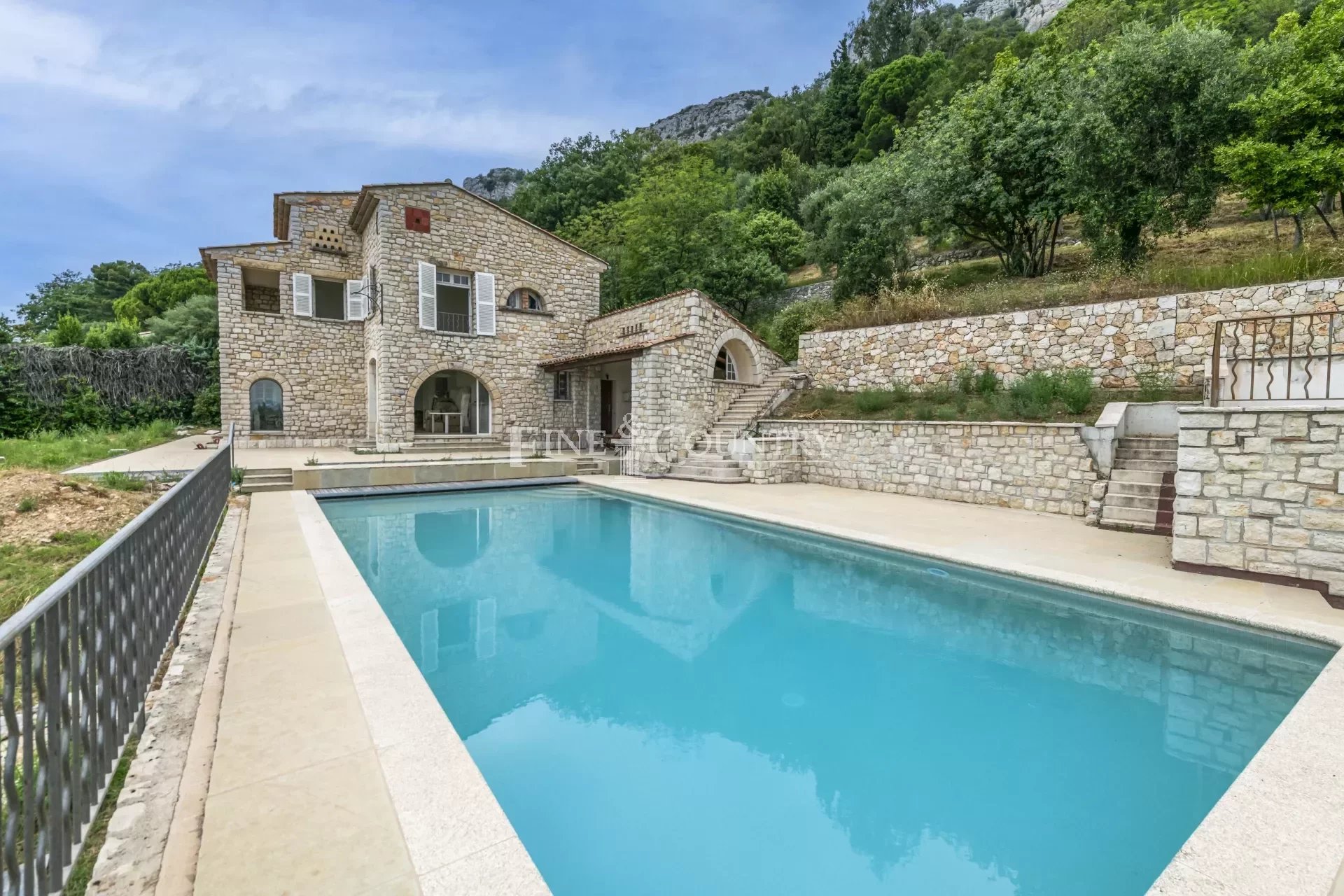 Sea view property with 2 villas for sale in Vence