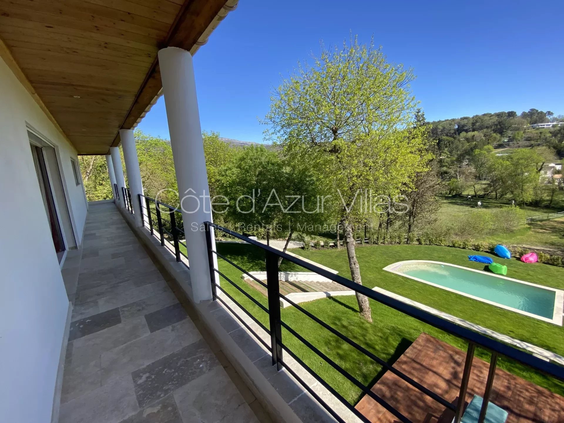 CLOSE VALBONNE - CONTEMPORARY STYLE VILLA