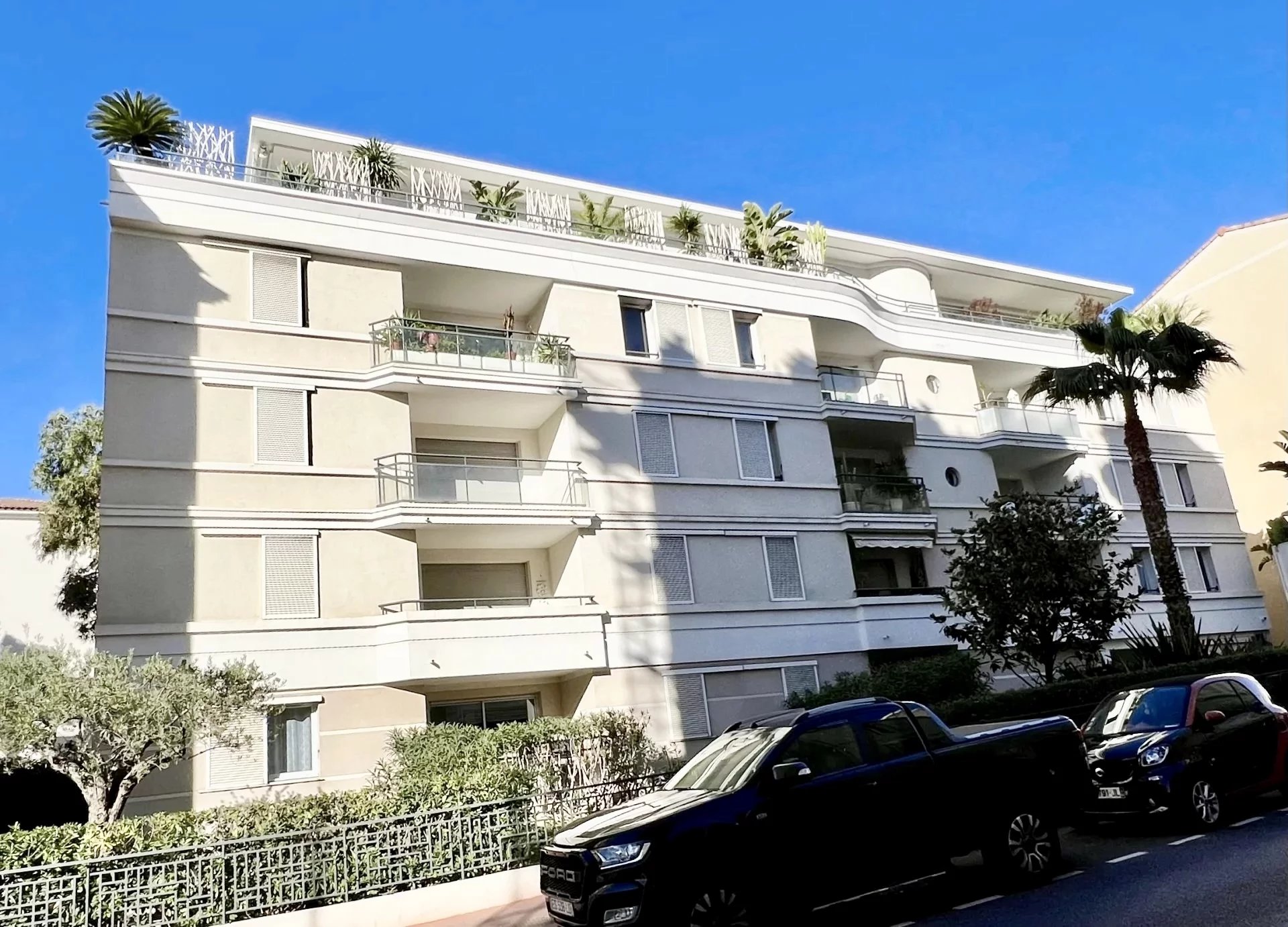 Cannes: Area Montfleury 1 bedroom apartment 43 sqm, terrace, Garage