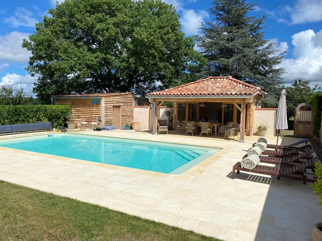 Proche Aurignac Belle longere rénovée piscine sur 3340 m² vue Pyrénées