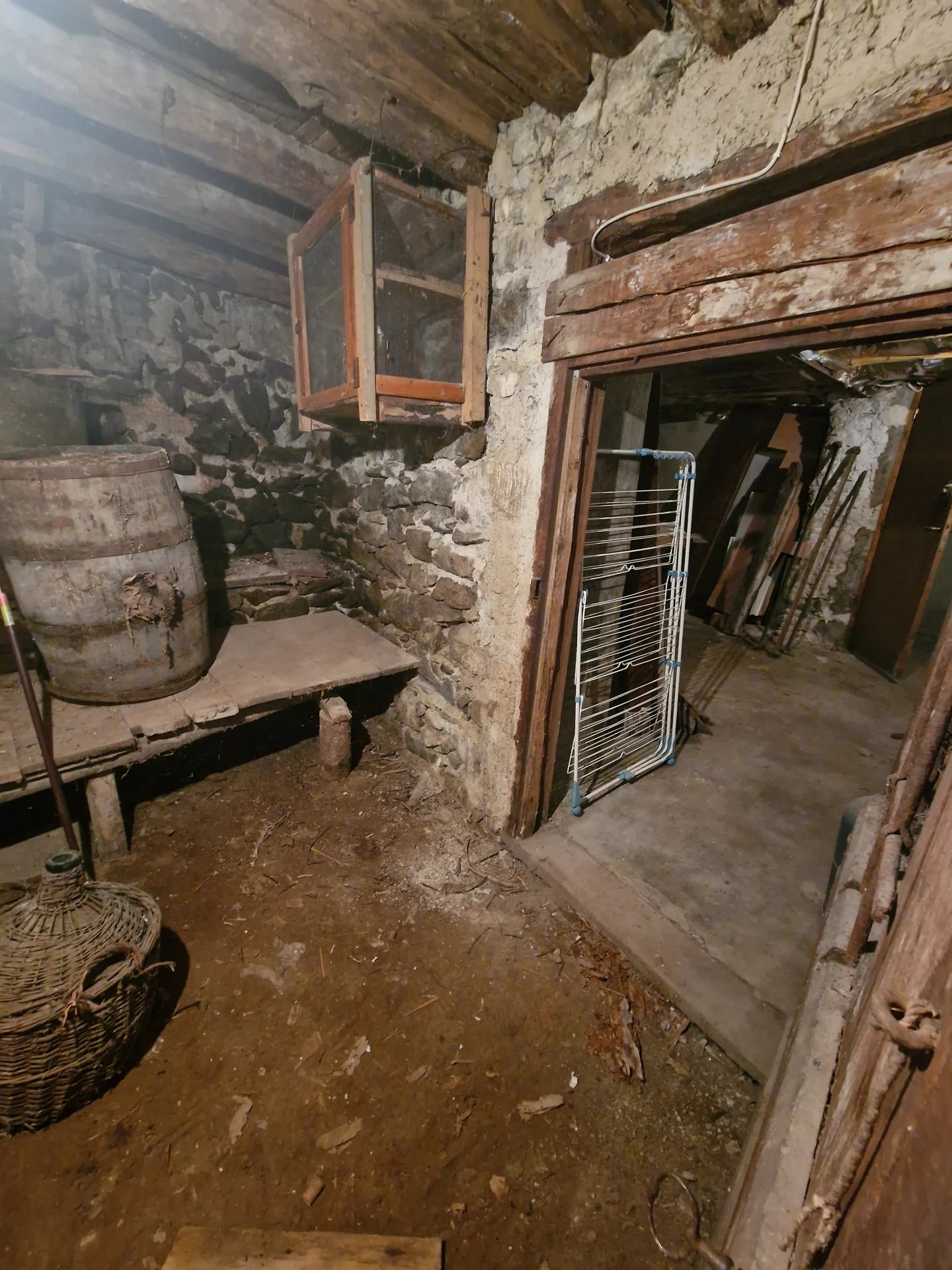 Large cellar in the village of St Martin- Vésubie