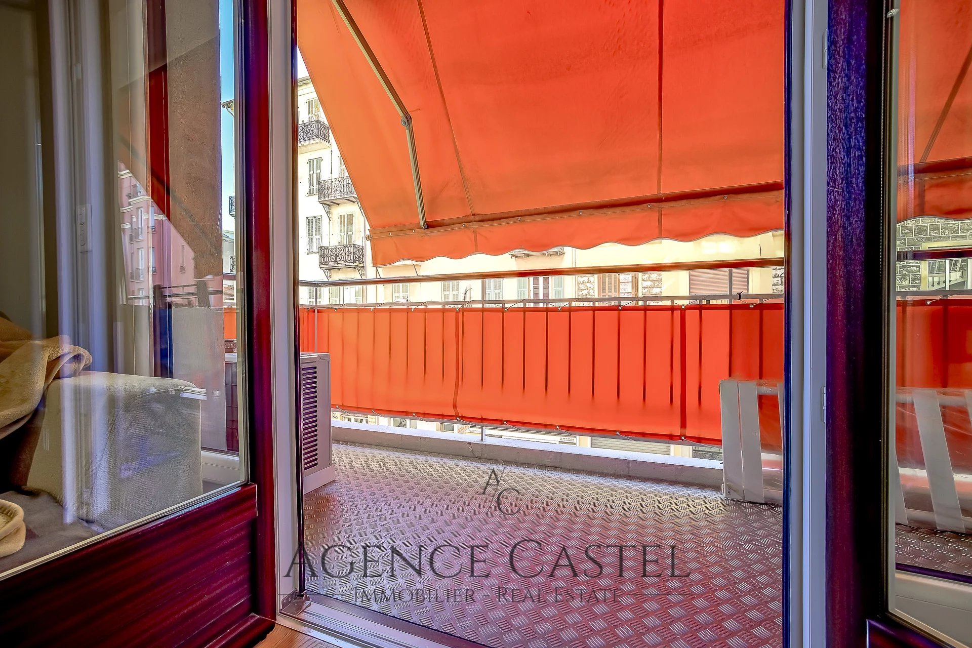 NICE RIQUIER - ONE BEDROOM APARTMENT WITH LIFT AND BALCONY
