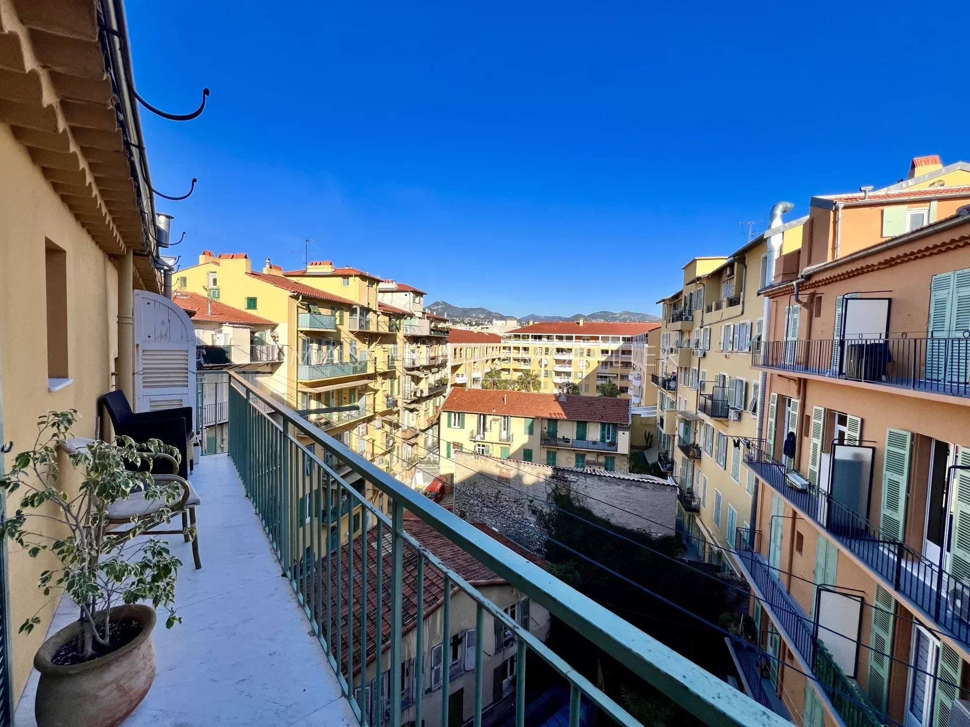 Nice Le Port - One bedroom apartment in duplex with balcony