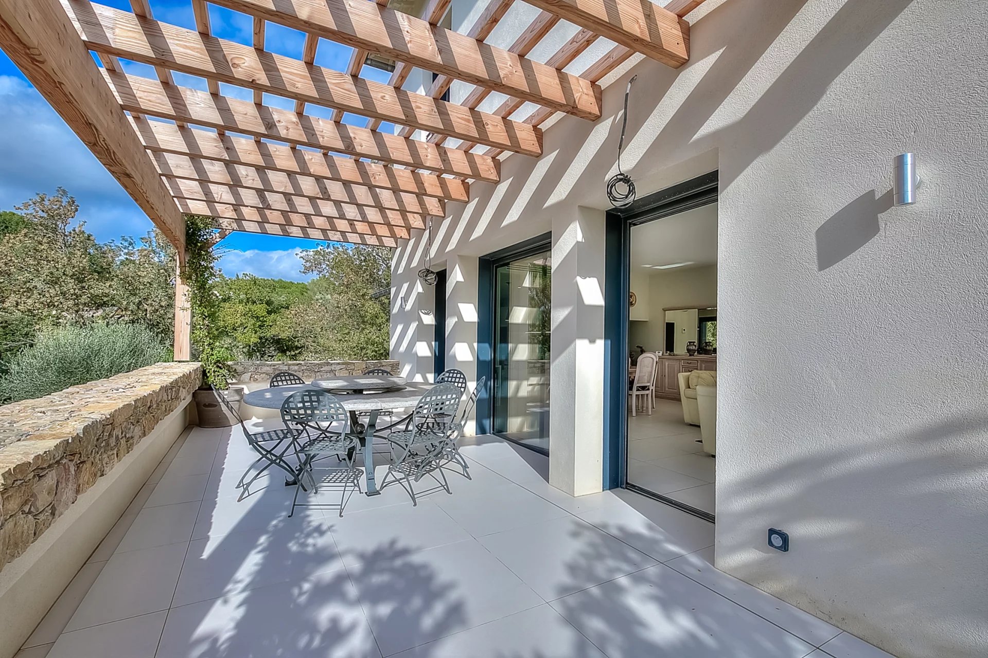 Luxury villa with panoramic view of the Village of MOUGINS