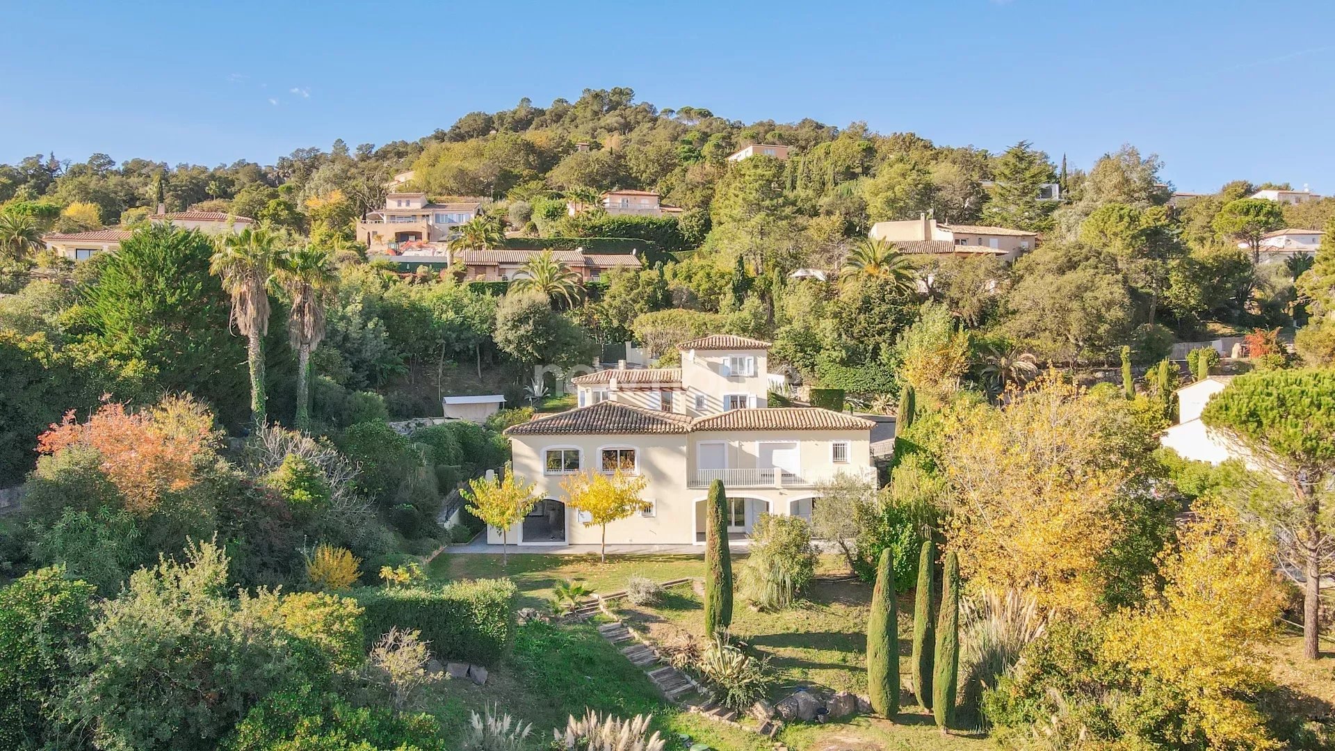 Luxueuse Villa avec Vue Imprenable sur la Baie de Cannes